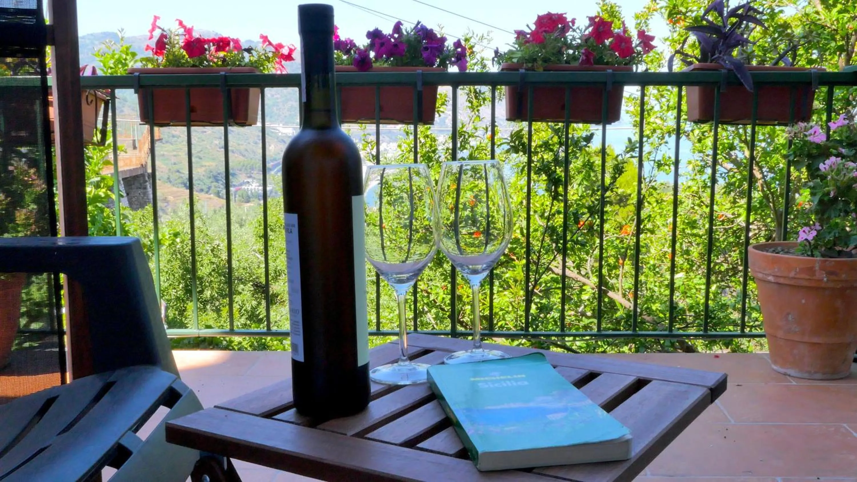 Balcony/Terrace in La Via del Mare