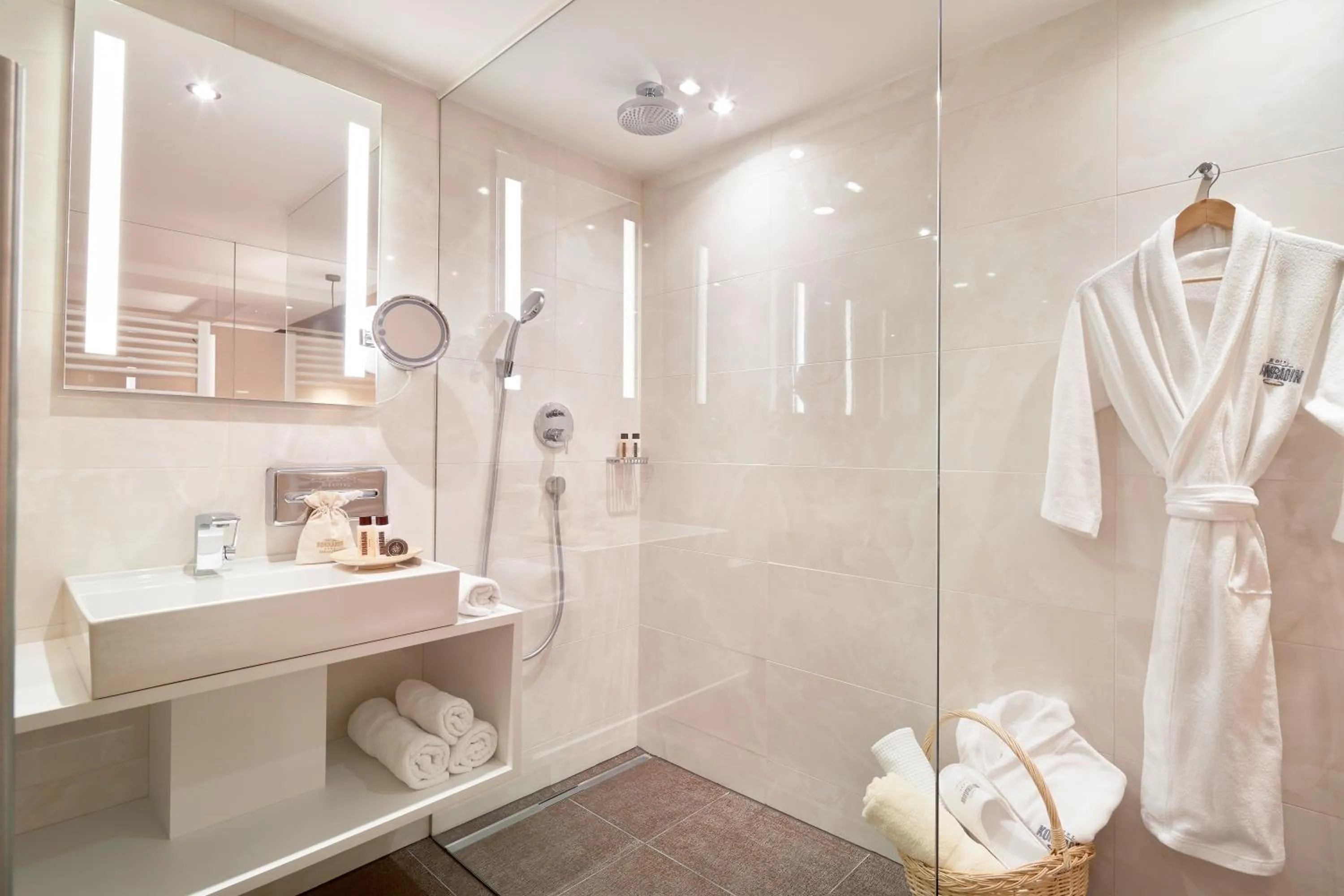 Shower in Hotel Konradin