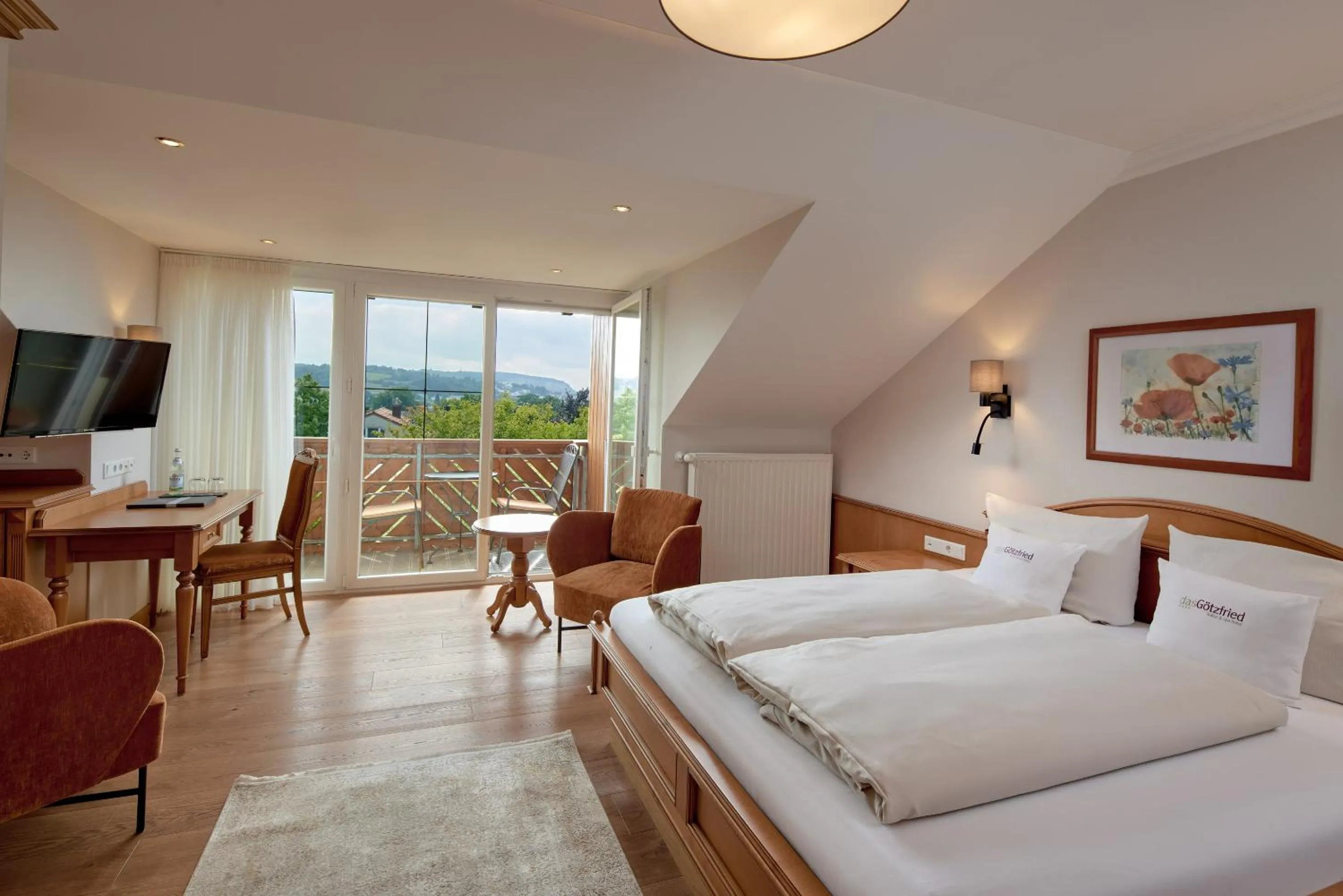 Photo of the whole room, Bed in Garden & SPA Hotel Das Götzfried