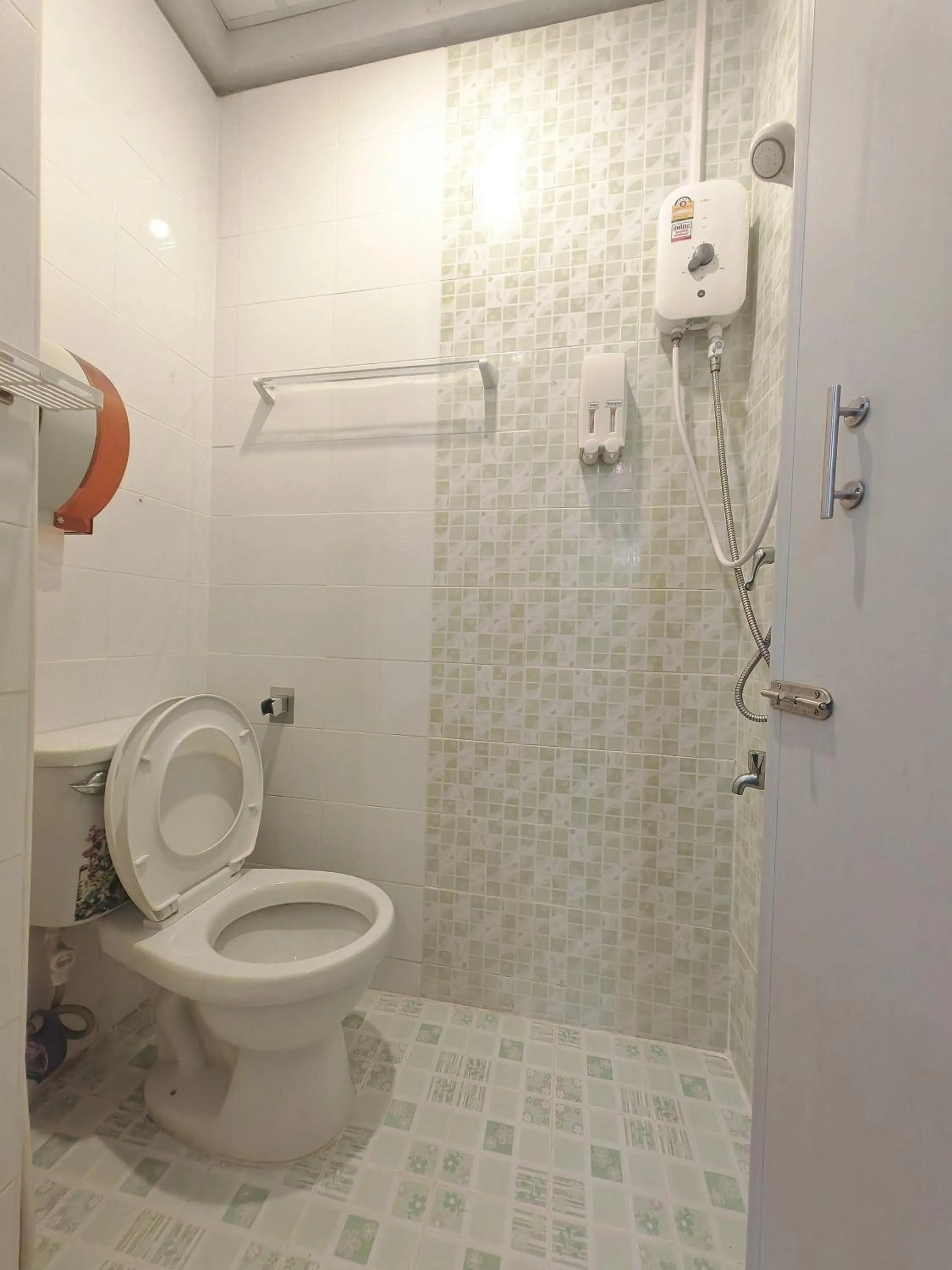 Bathroom in The Backpacker stn