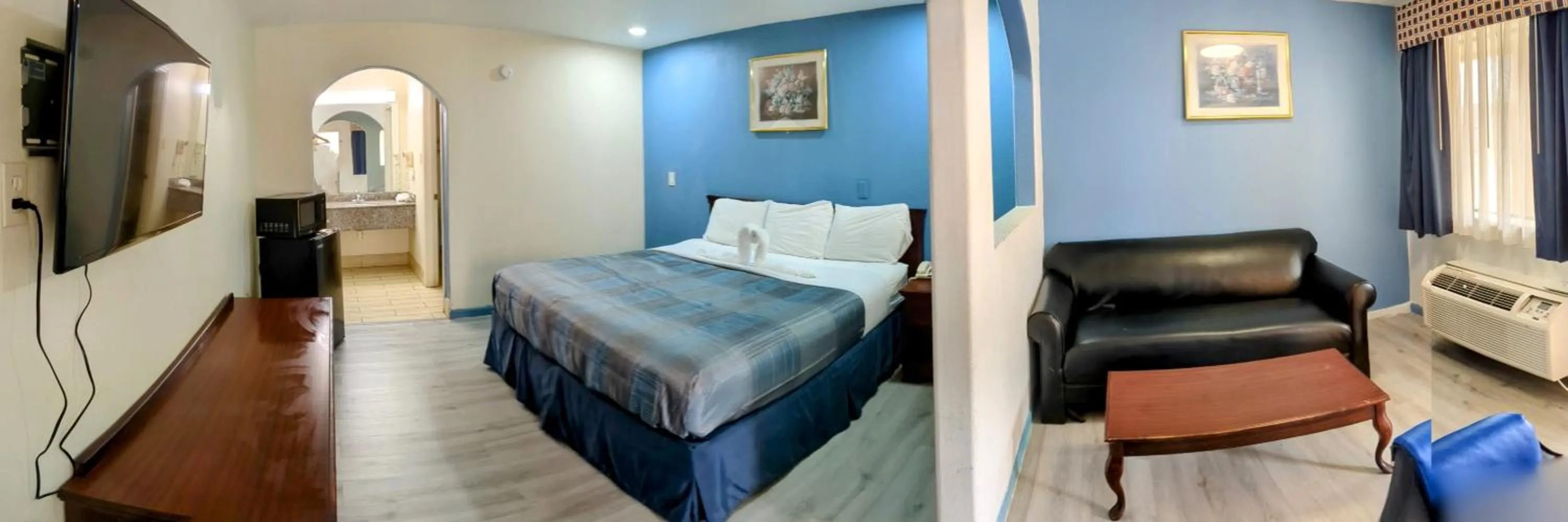 Bed in Americas Best Value Inn and Suites Houston/Northwest Brookhollow