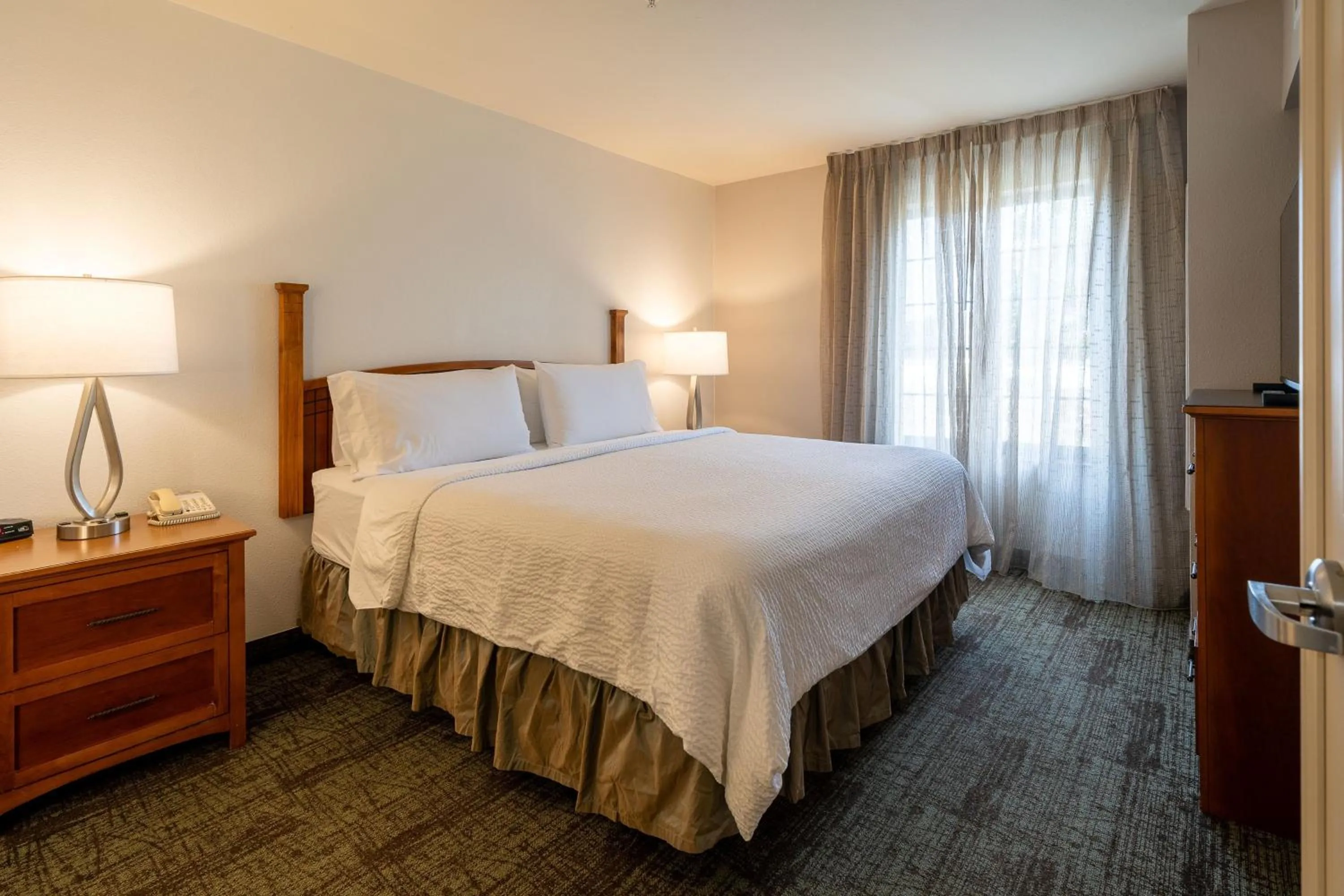Photo of the whole room, Bed in Staybridge Suites Houston West - Energy Corridor by IHG