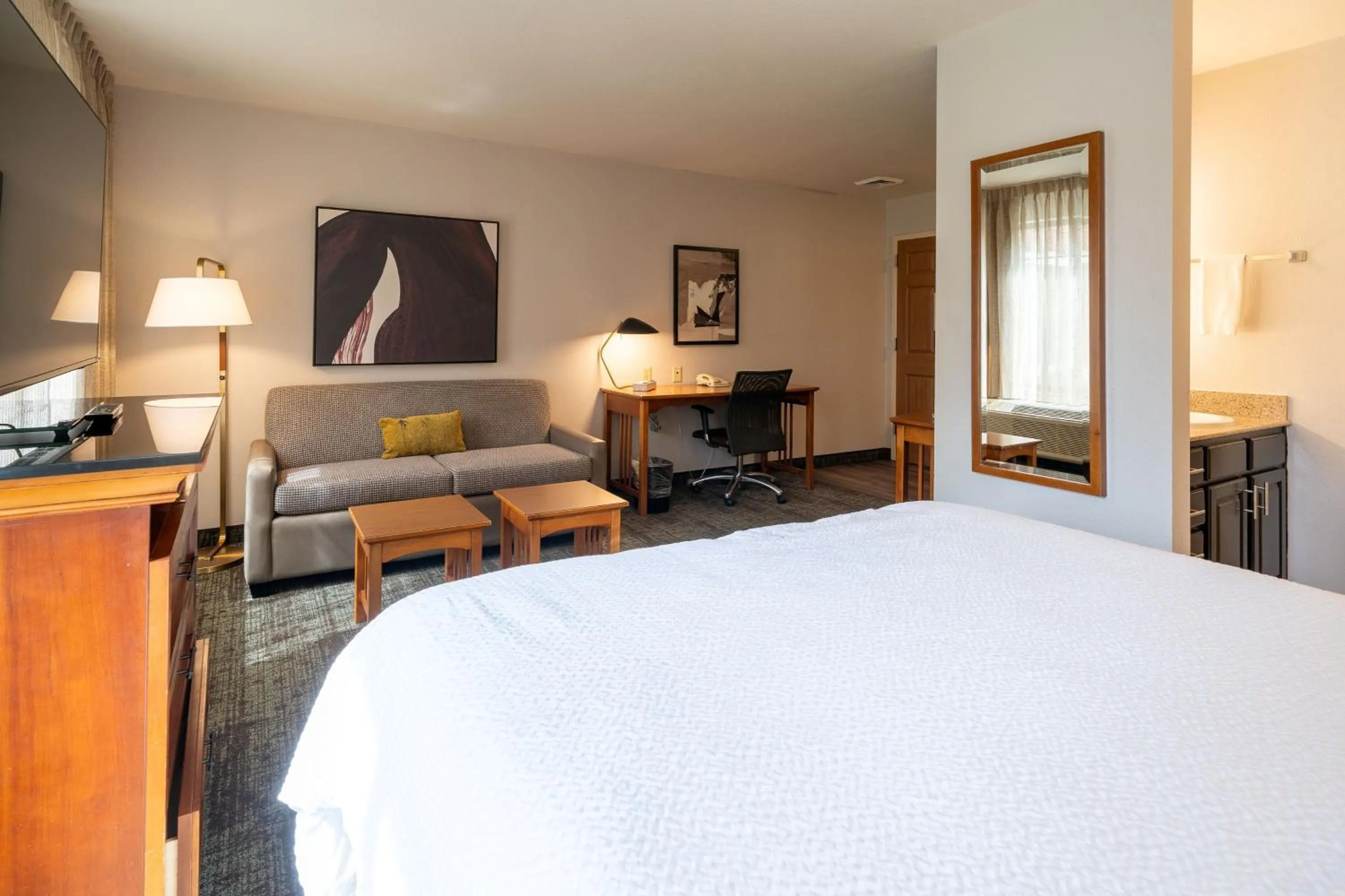 Photo of the whole room, Bed in Staybridge Suites Houston West - Energy Corridor by IHG