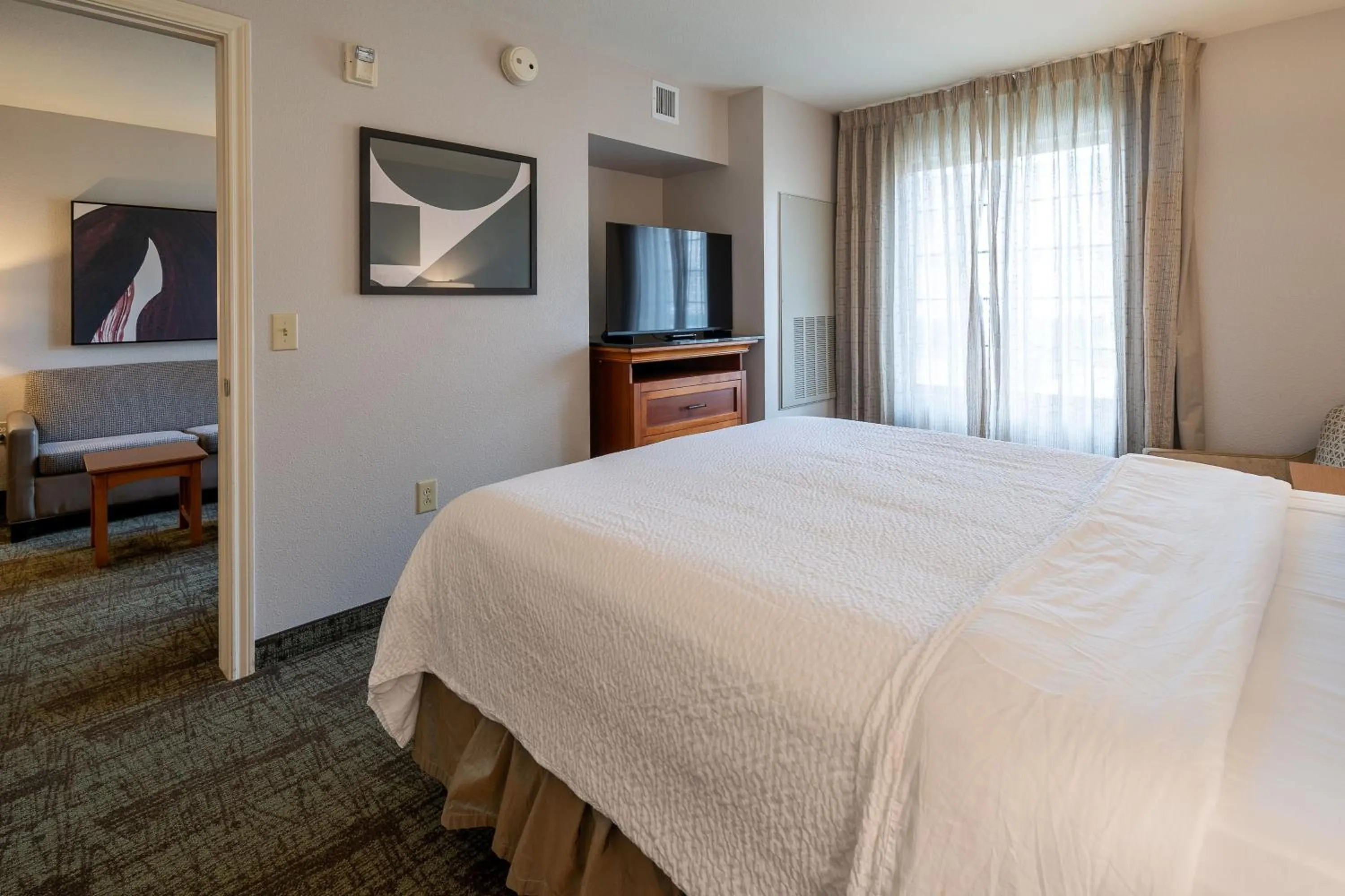 Photo of the whole room, Bed in Staybridge Suites Houston West - Energy Corridor by IHG