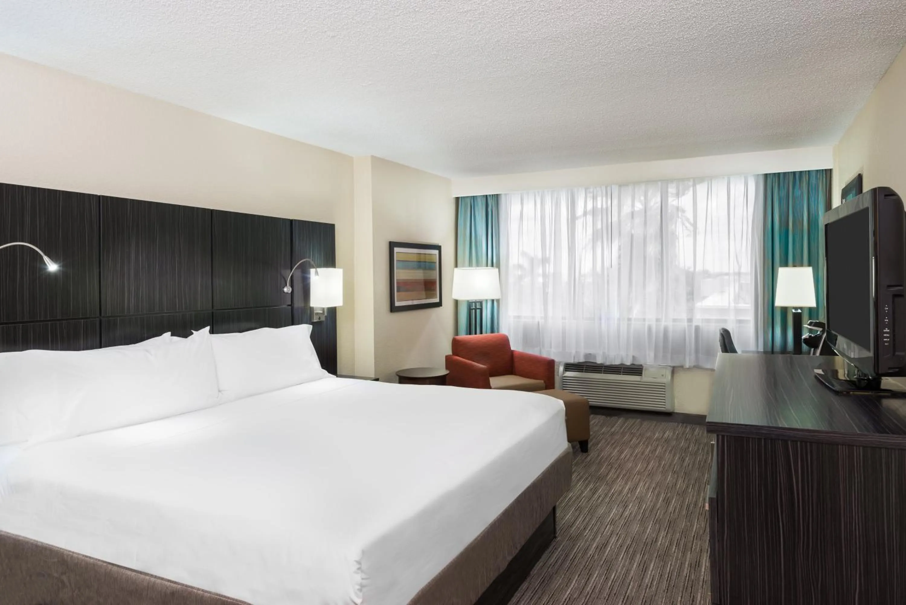 Photo of the whole room, Bed in Holiday Inn Express Hotel & Suites Ft. Lauderdale-Plantation by IHG