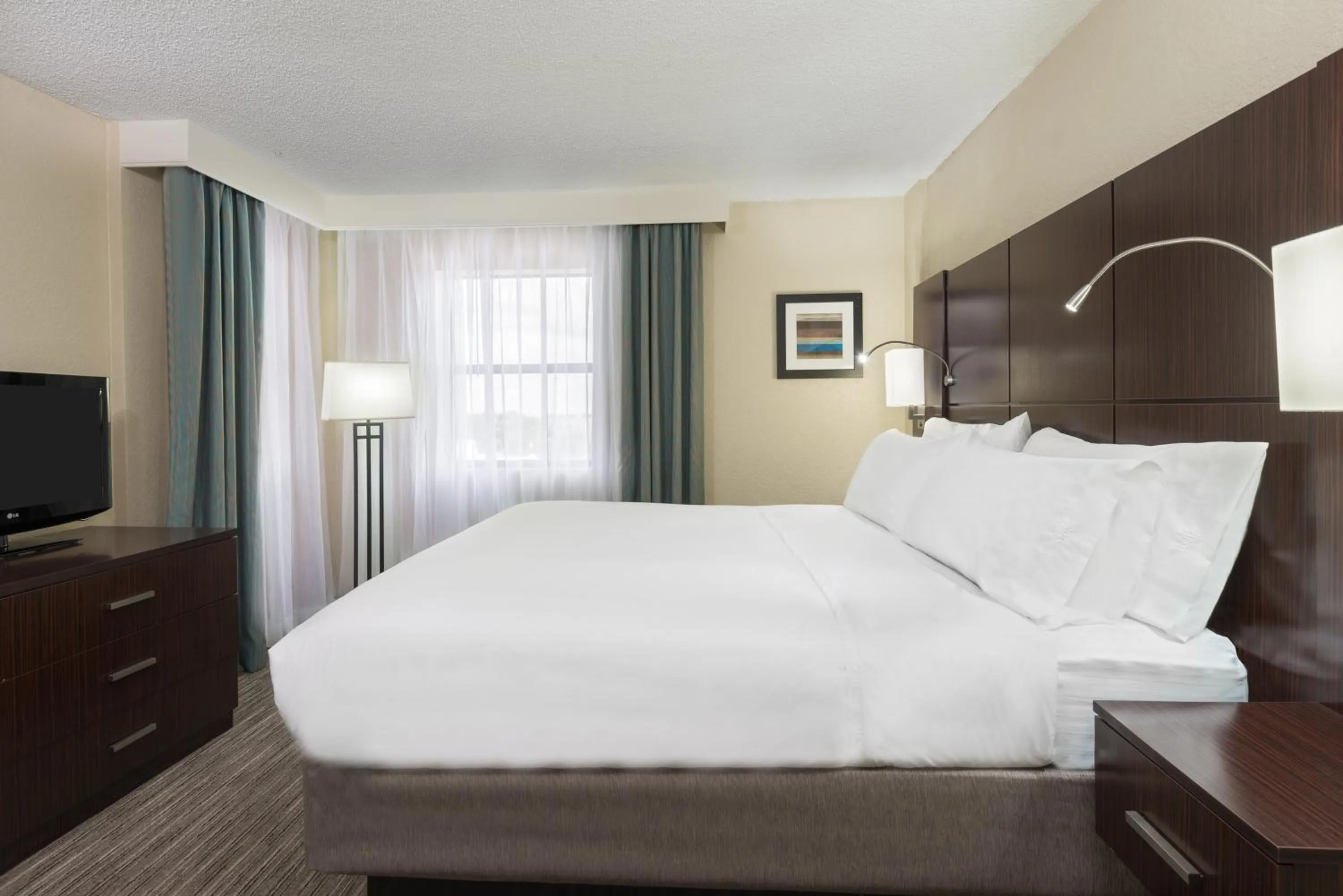Photo of the whole room, Bed in Holiday Inn Express Hotel & Suites Ft. Lauderdale-Plantation by IHG