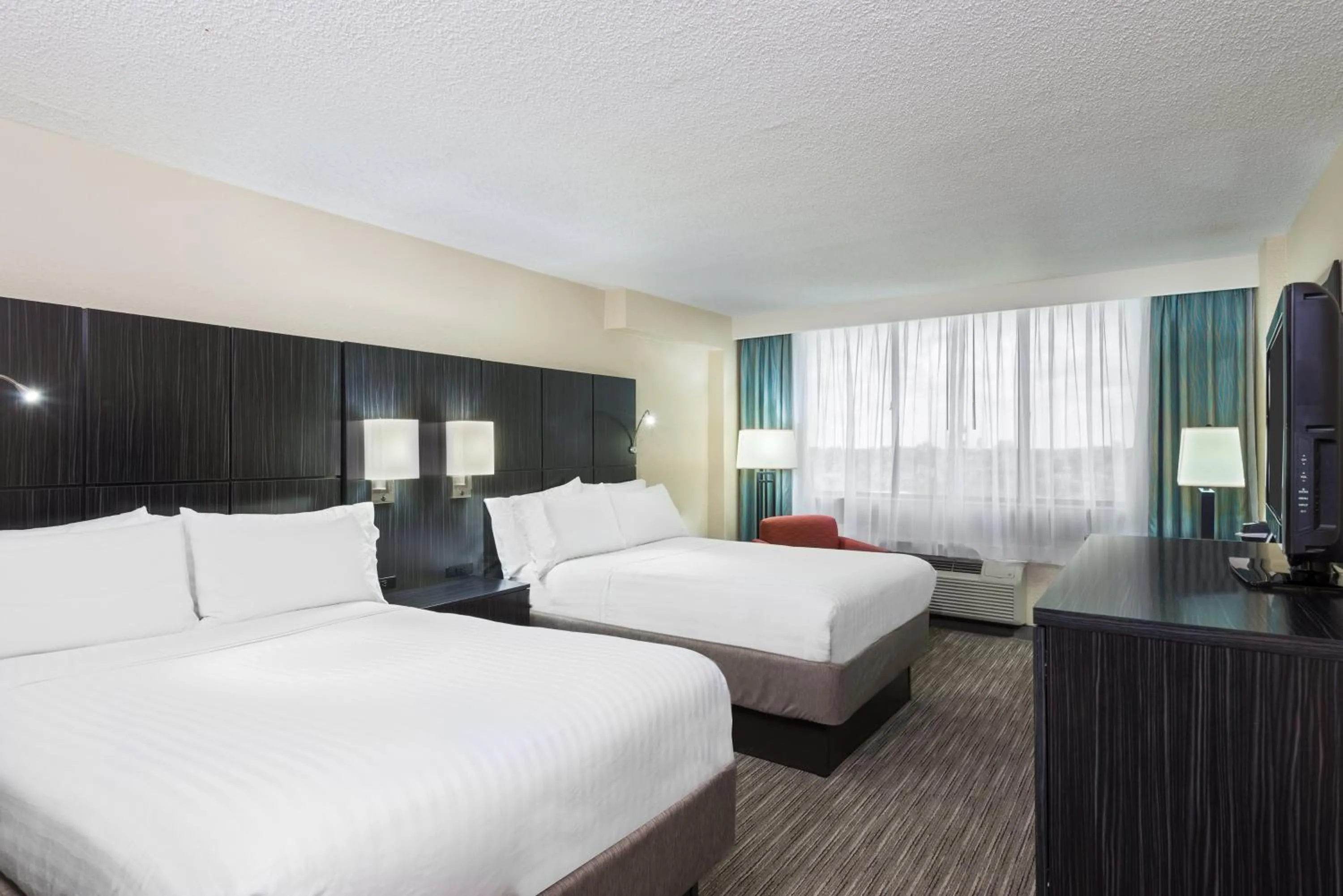 Photo of the whole room, Bed in Holiday Inn Express Hotel & Suites Ft. Lauderdale-Plantation by IHG