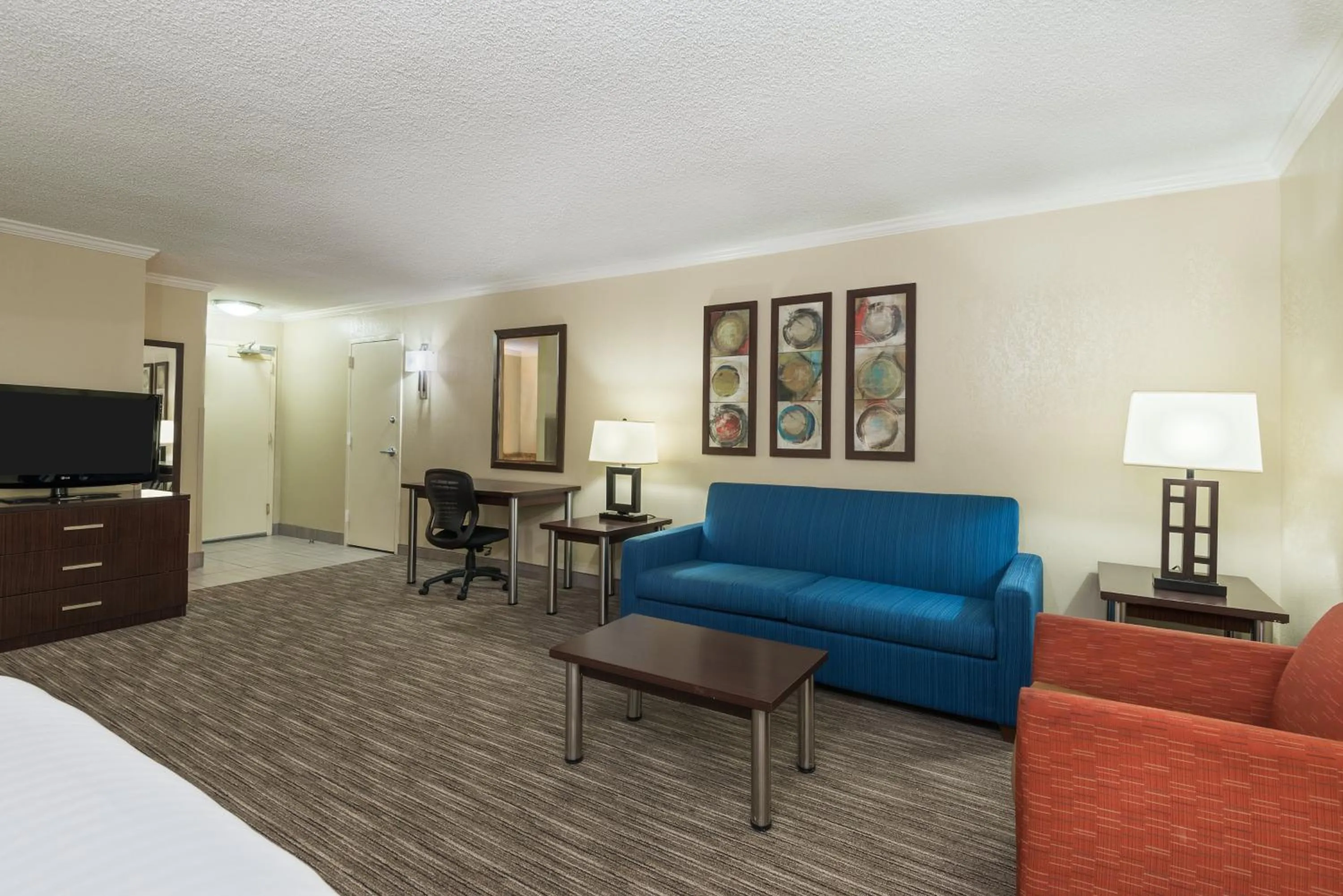 Photo of the whole room, Bed in Holiday Inn Express Hotel & Suites Ft. Lauderdale-Plantation by IHG