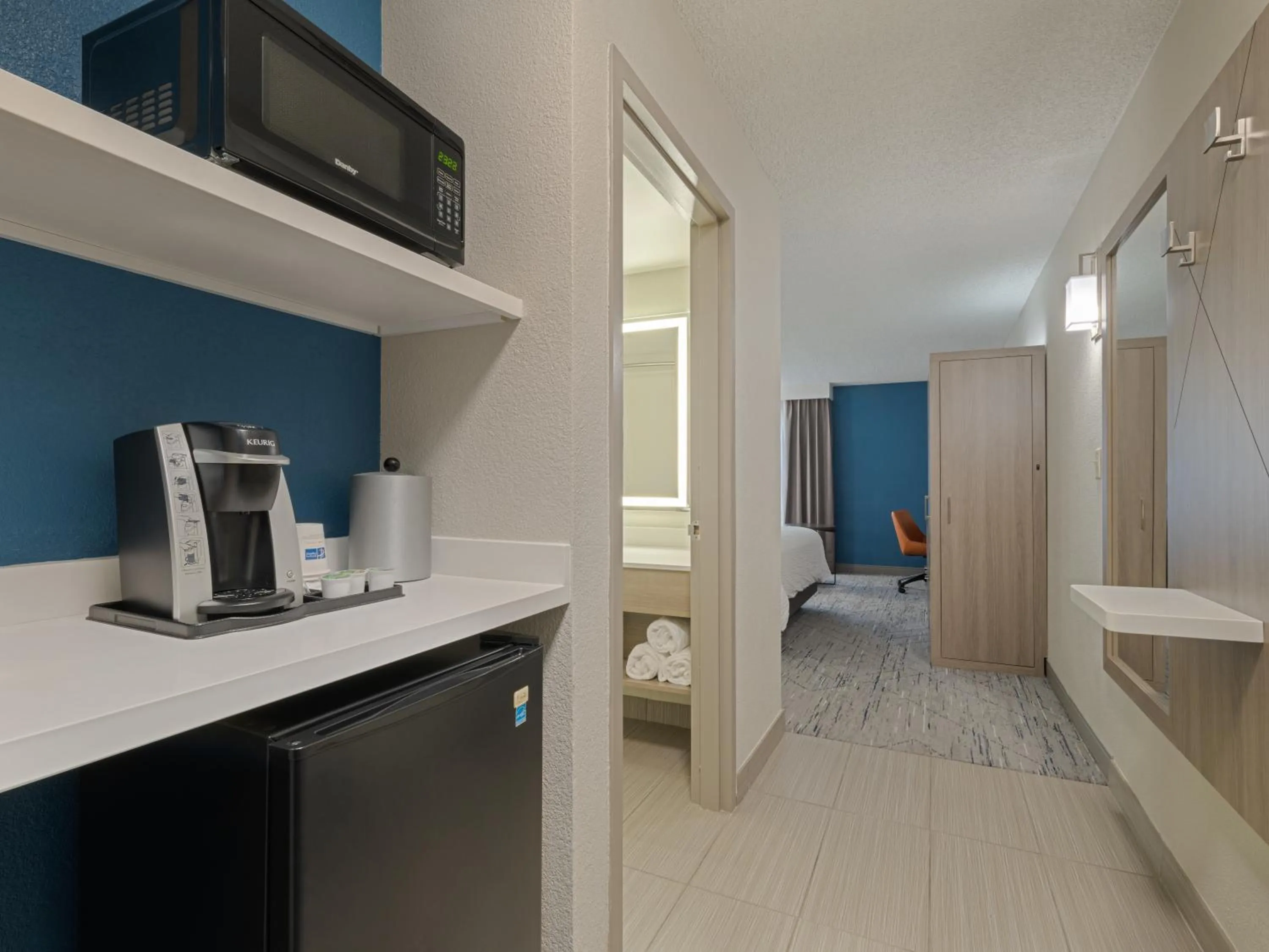 Bedroom in Holiday Inn Express Hotel & Suites Ft. Lauderdale-Plantation by IHG