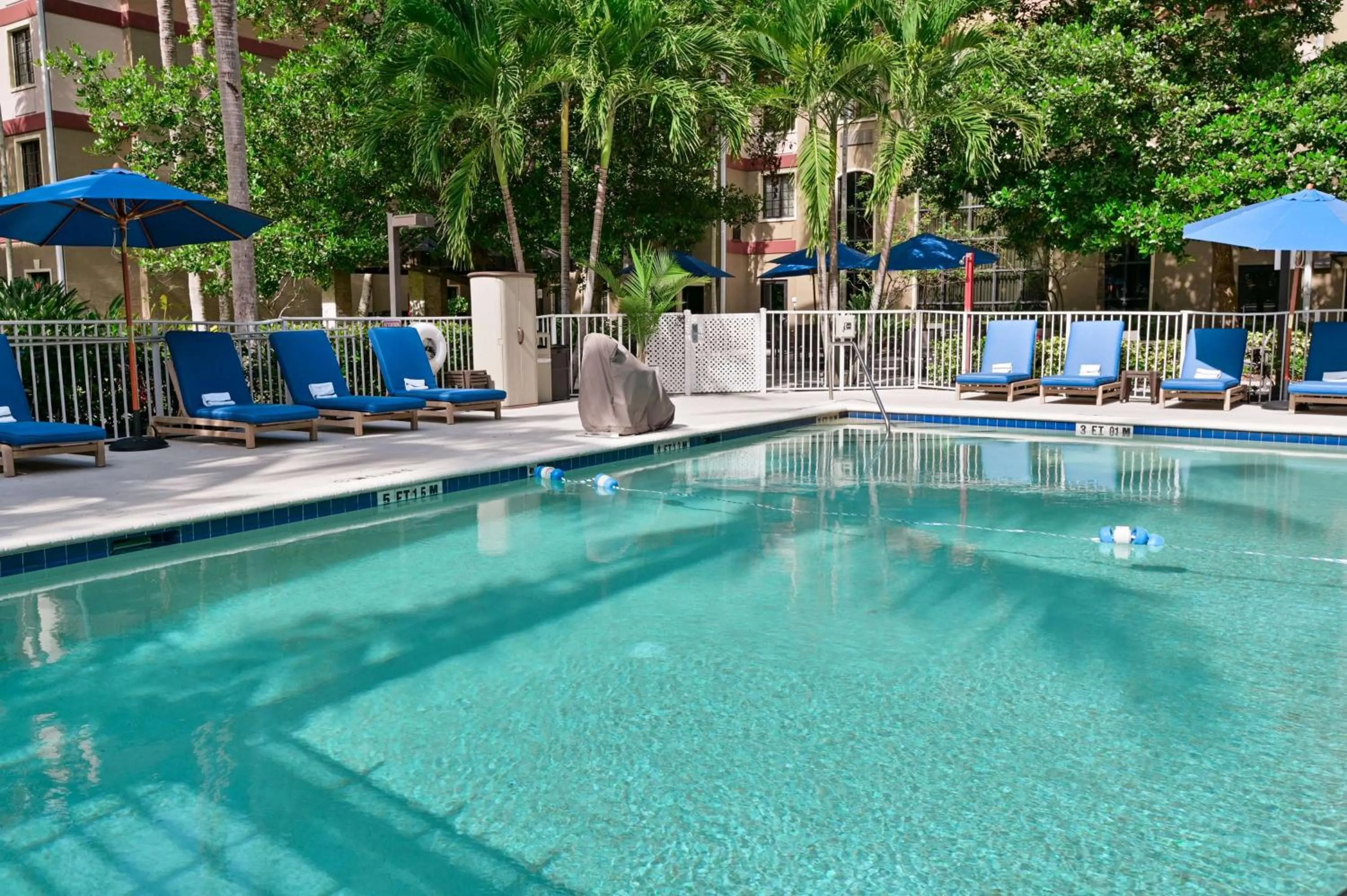 Pool view in Sonesta ES Suites Fort Lauderdale Plantation