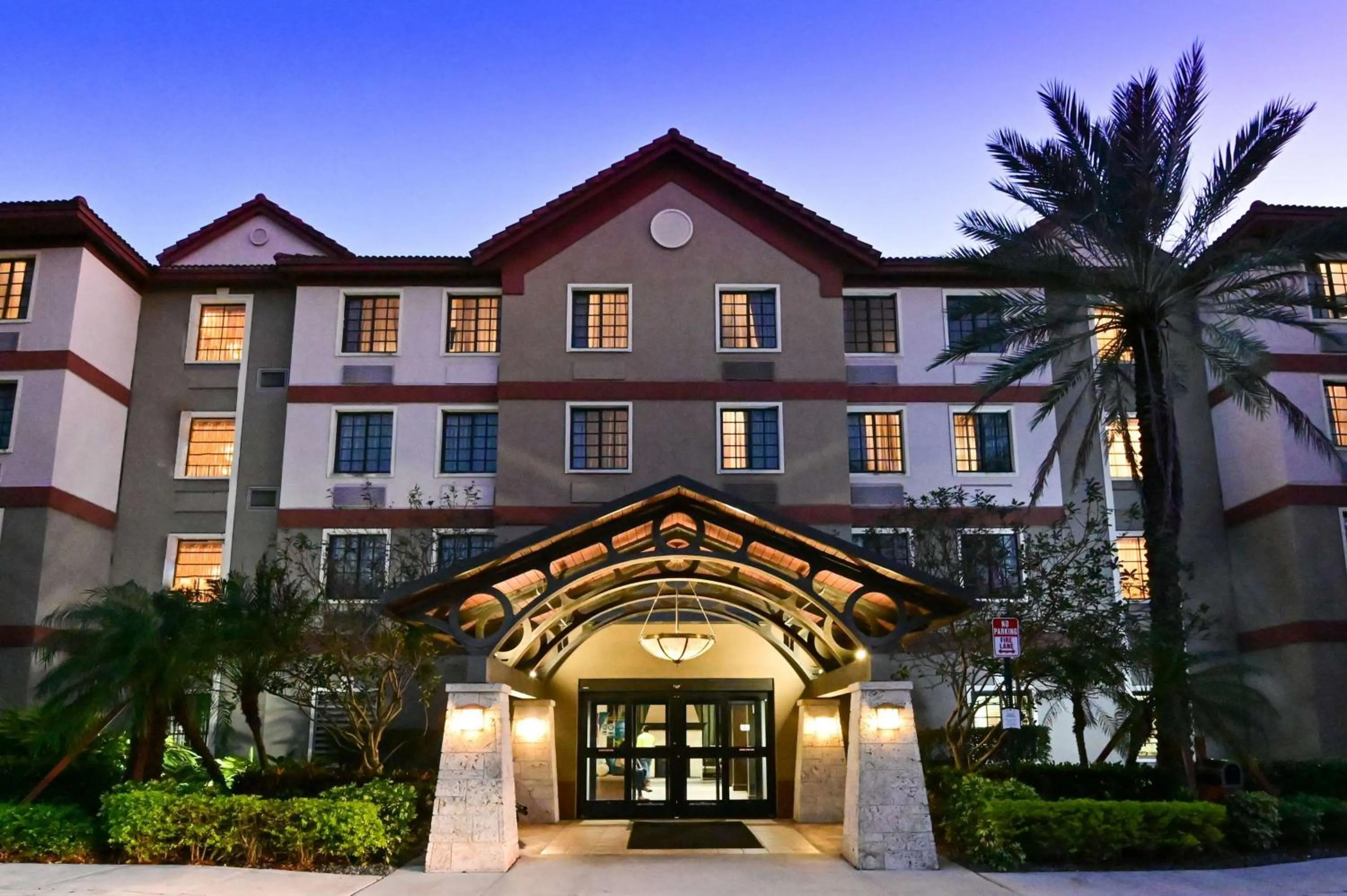 Property building in Sonesta ES Suites Fort Lauderdale Plantation