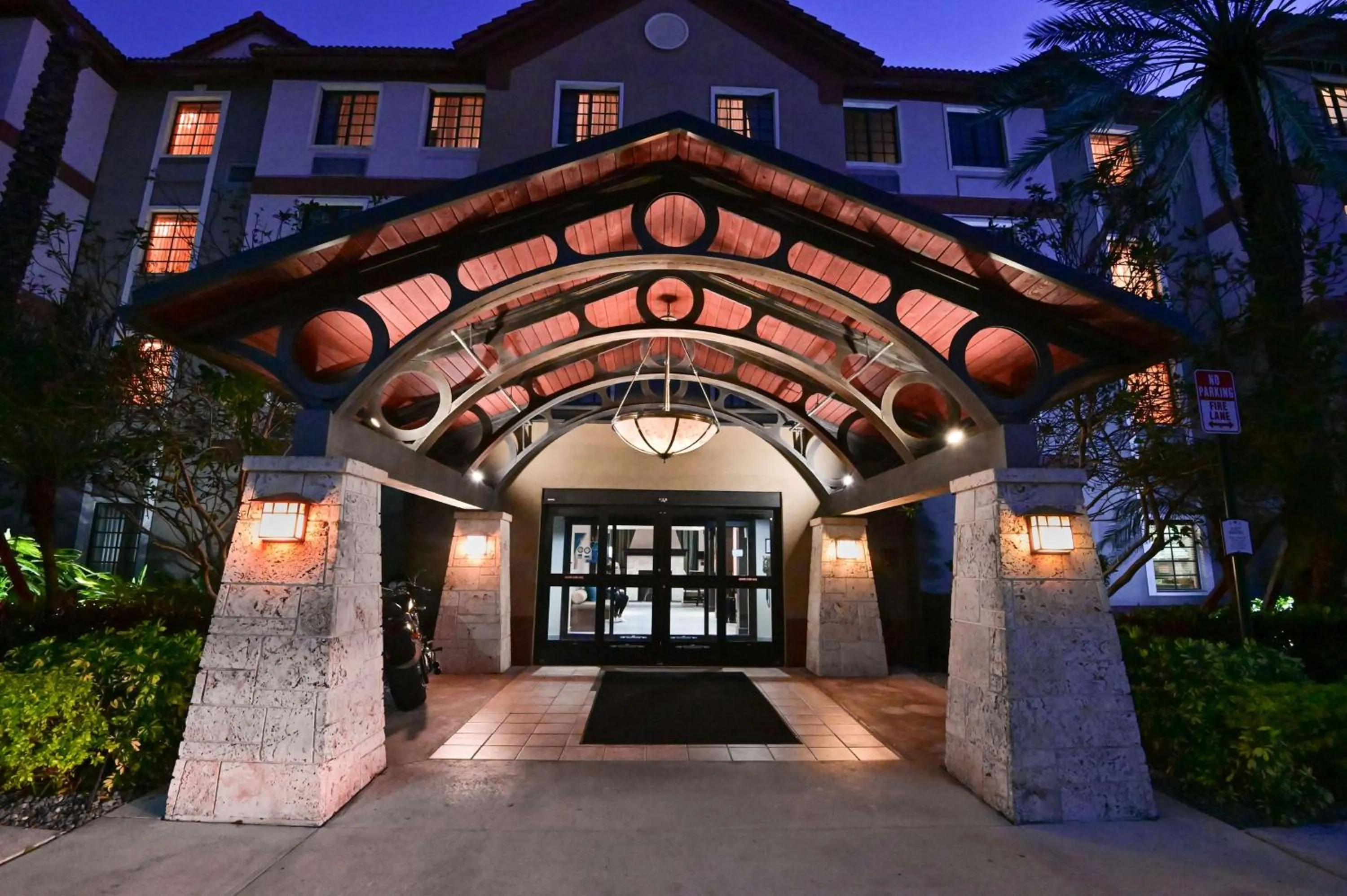 Property building in Sonesta ES Suites Fort Lauderdale Plantation