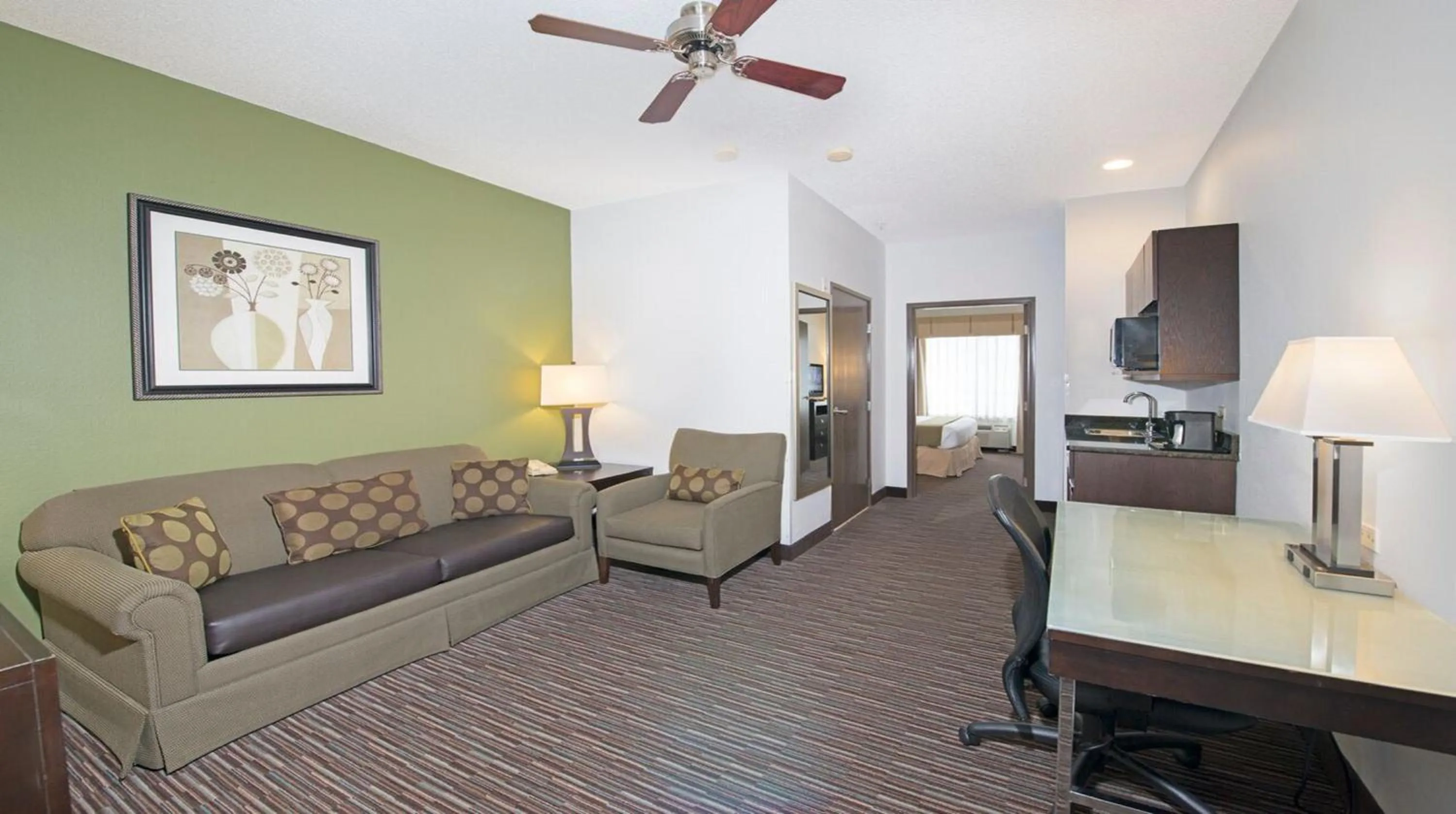 Bedroom in Holiday Inn Express & Suites Chicago-Deerfield Lincolnshire by IHG