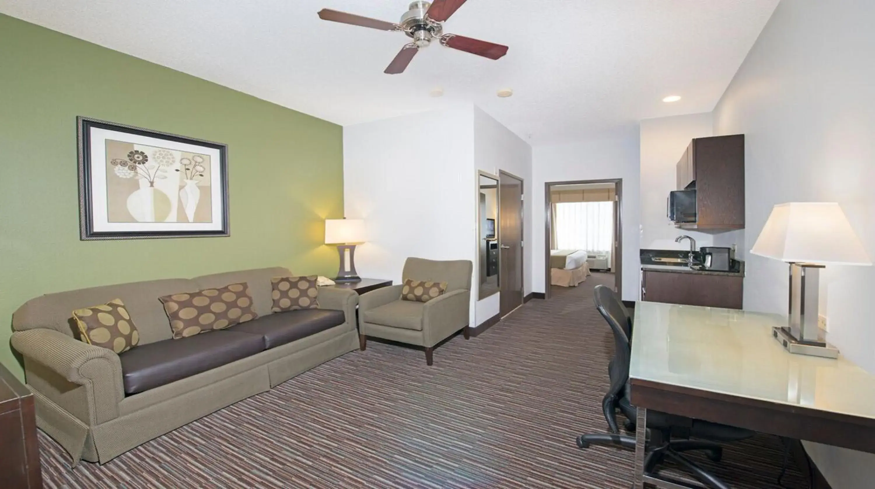 One-Bedroom Suite in Holiday Inn Express & Suites Chicago-Deerfield Lincolnshire by IHG One-Bedroom Suite in Holiday Inn Express & Suites Chicago-Deerfield Lincolnshire by IHG