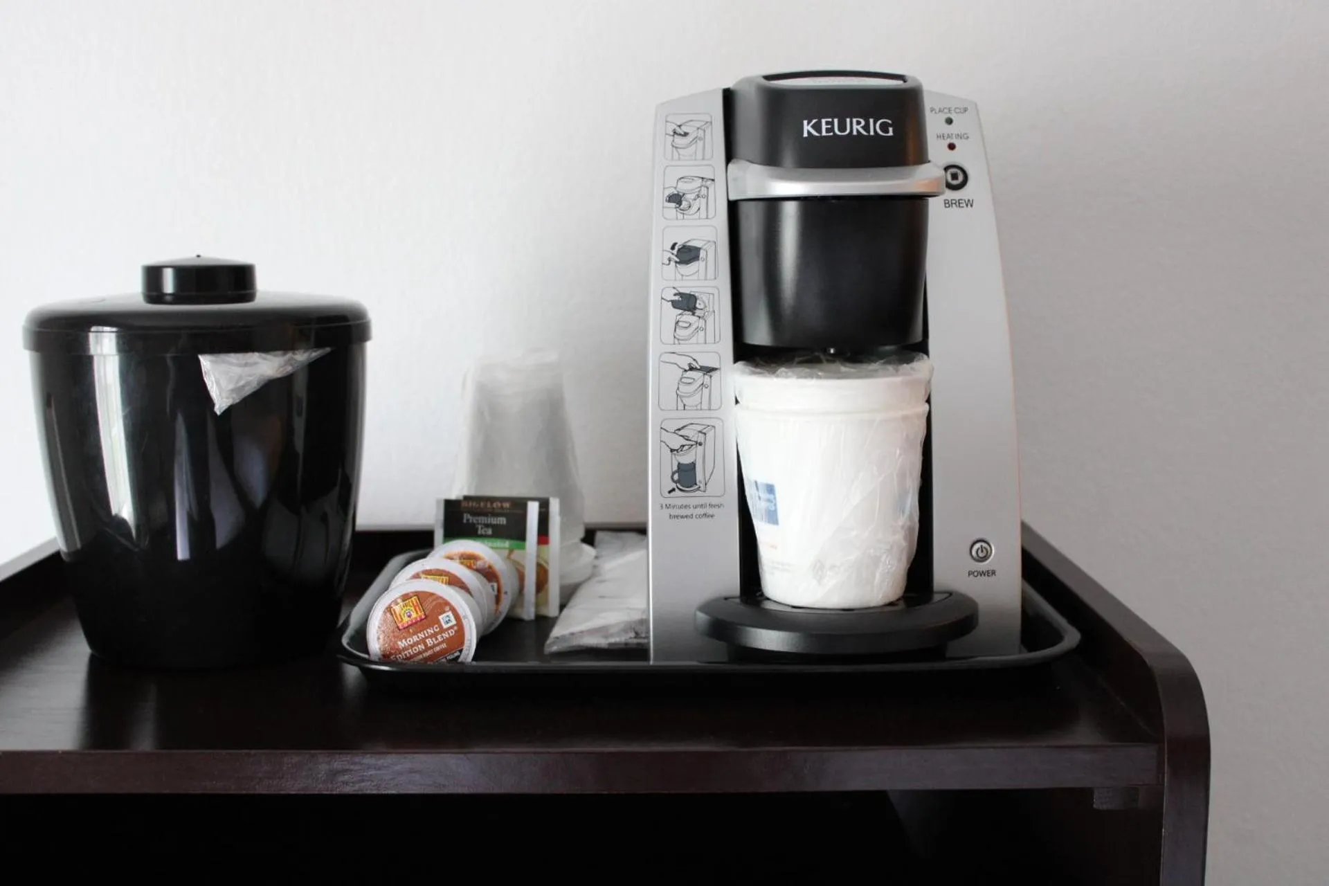 Coffee/tea facilities in Holiday Inn Express & Suites Chicago-Deerfield Lincolnshire by IHG