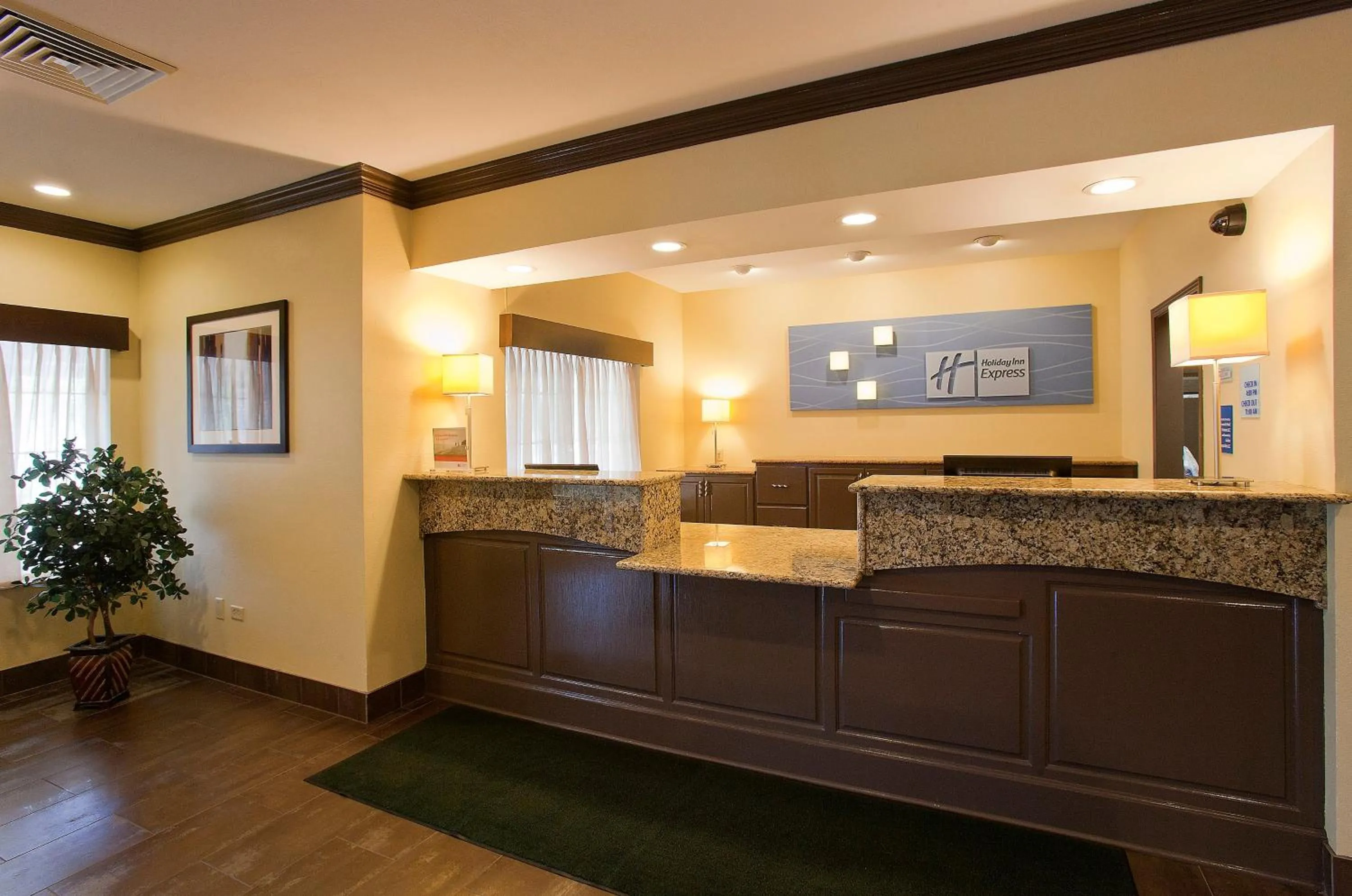 Property building in Holiday Inn Express & Suites Chicago-Deerfield Lincolnshire by IHG
