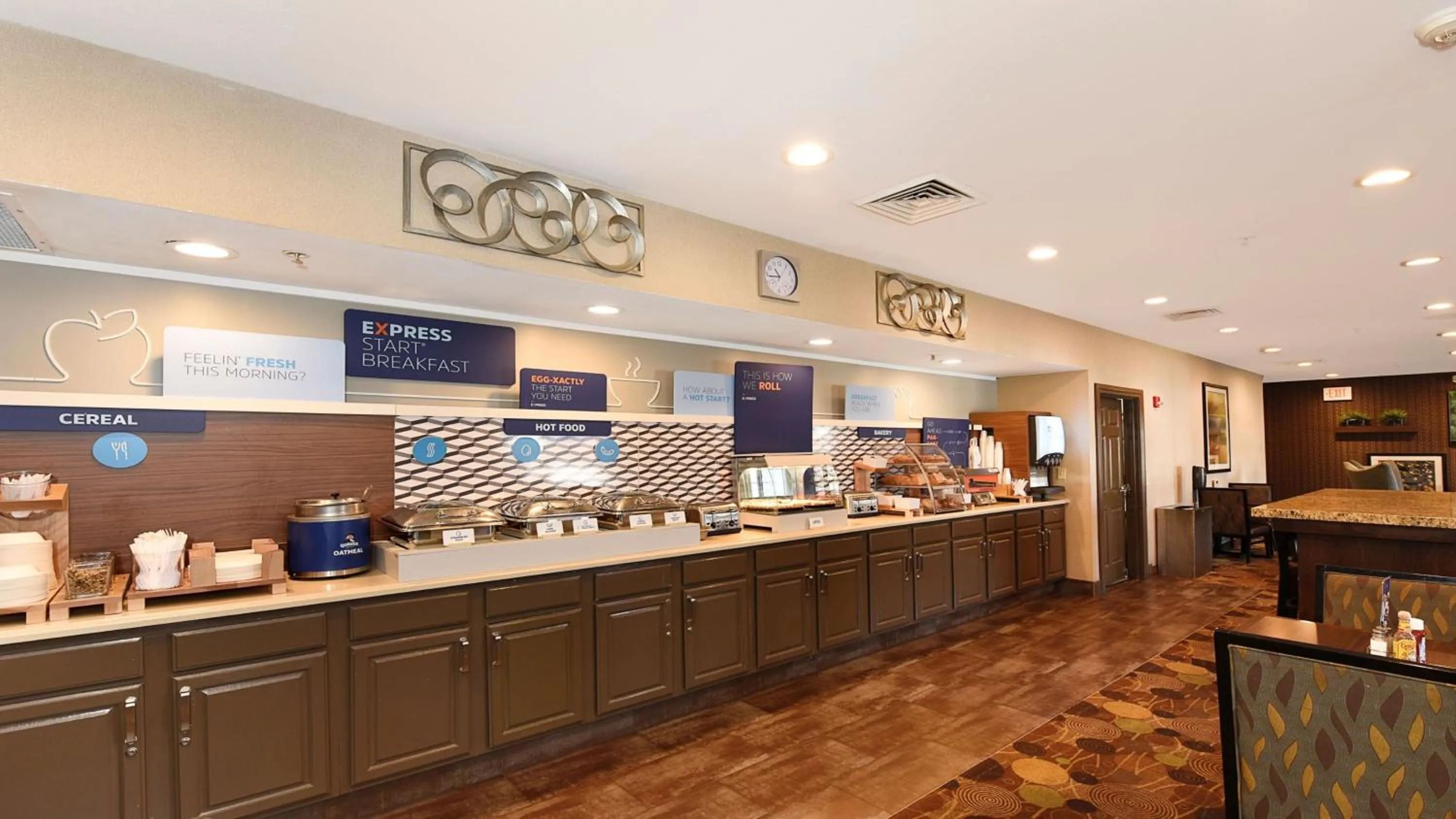 Breakfast in Holiday Inn Express & Suites Chicago-Deerfield Lincolnshire by IHG