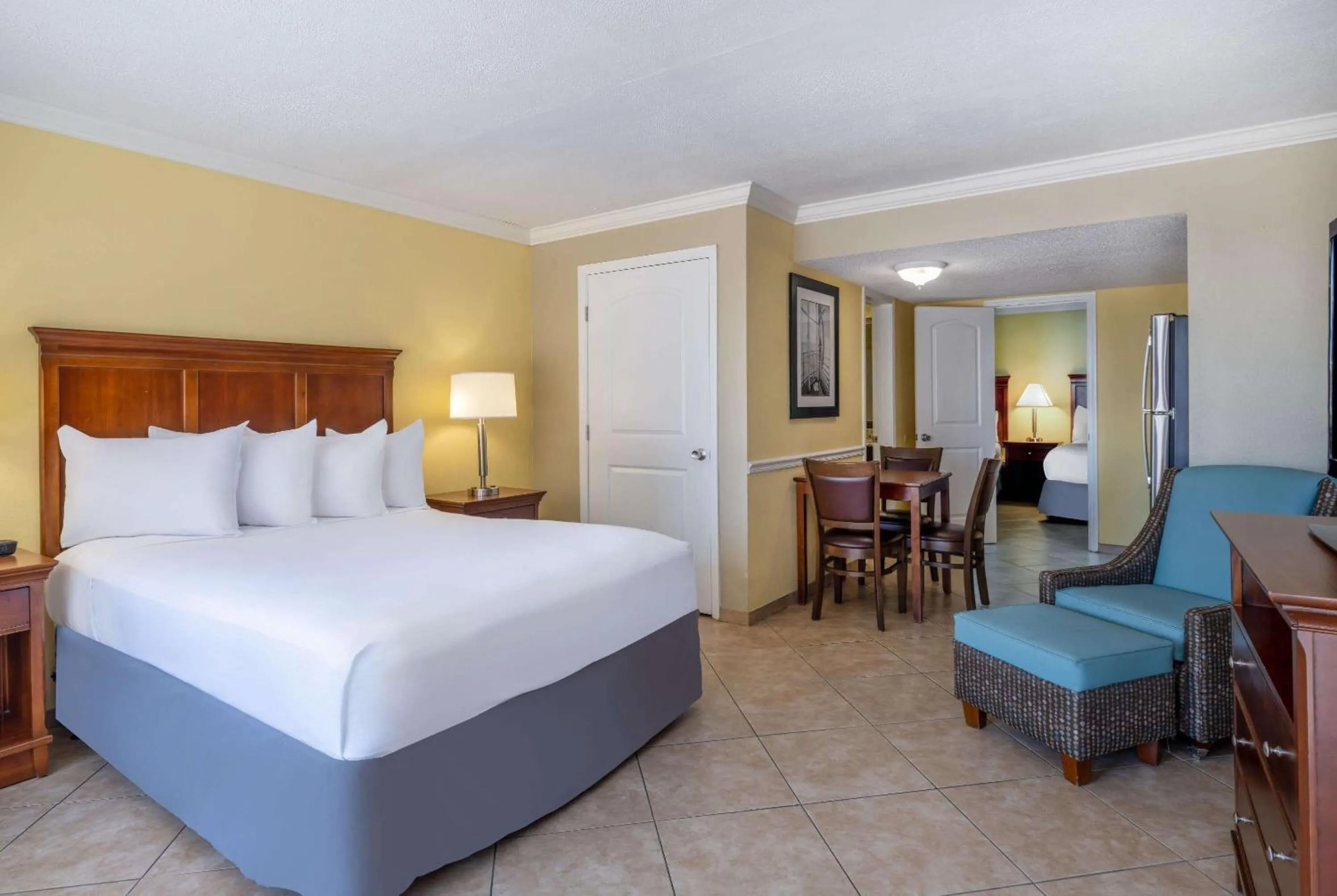 Photo of the whole room, Bed in The Sandbar Hotel, Trademark Collection by Wyndham