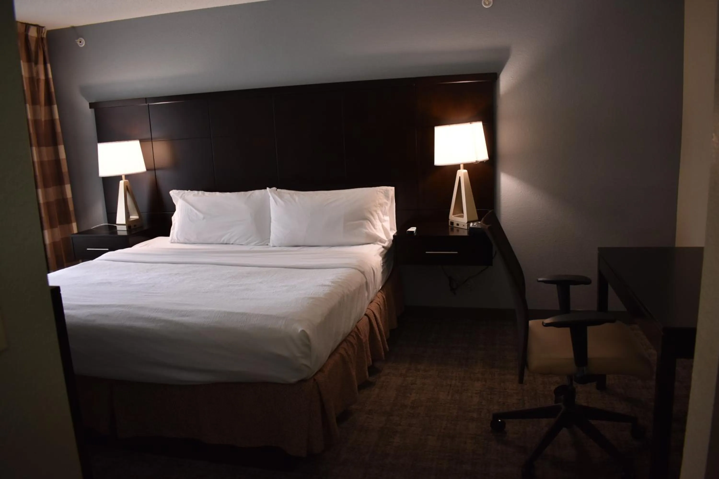 Bedroom, Bed in Staybridge Suites Cranbury - South Brunswick by IHG