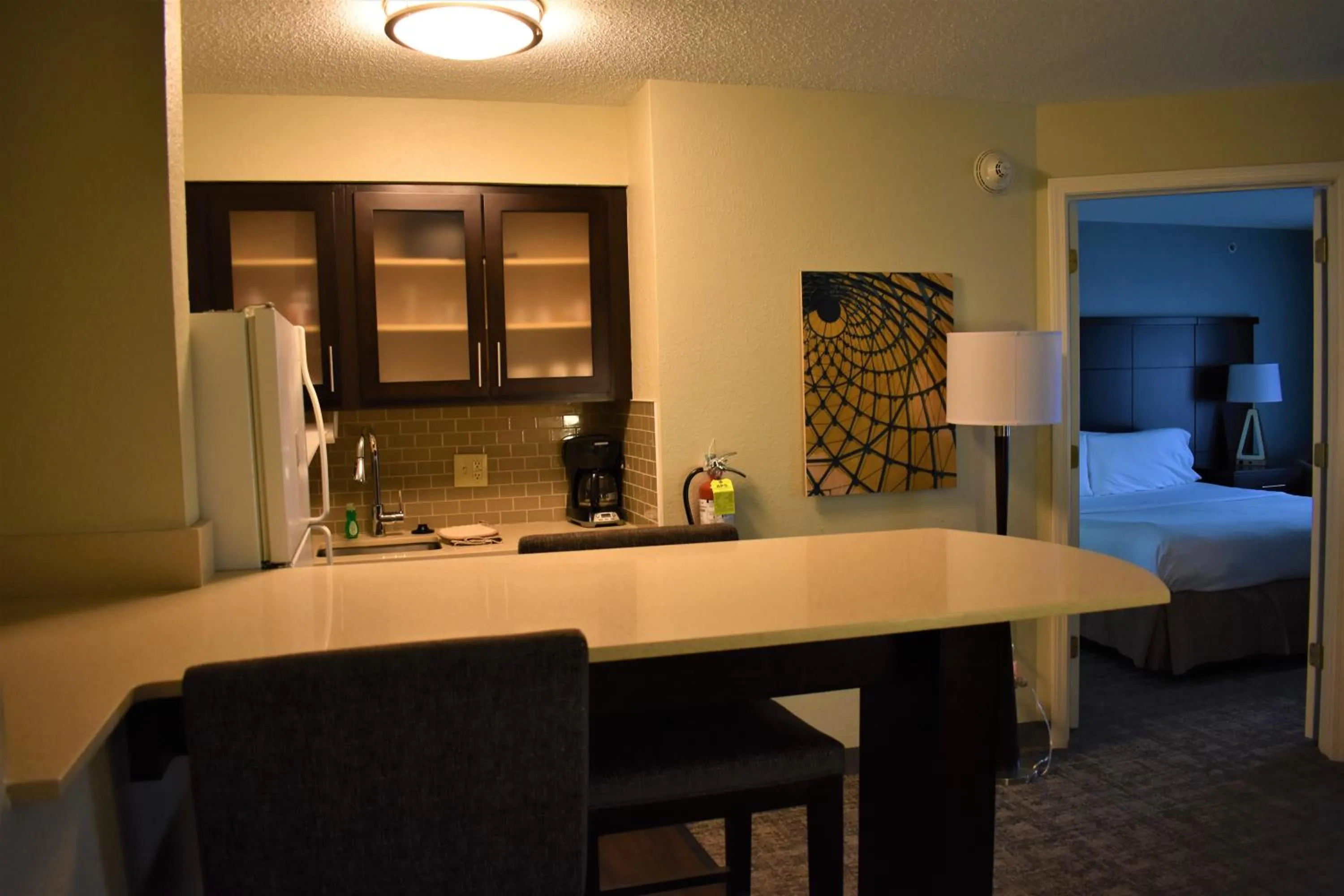 Kitchen or kitchenette, Bed in Staybridge Suites Cranbury - South Brunswick by IHG