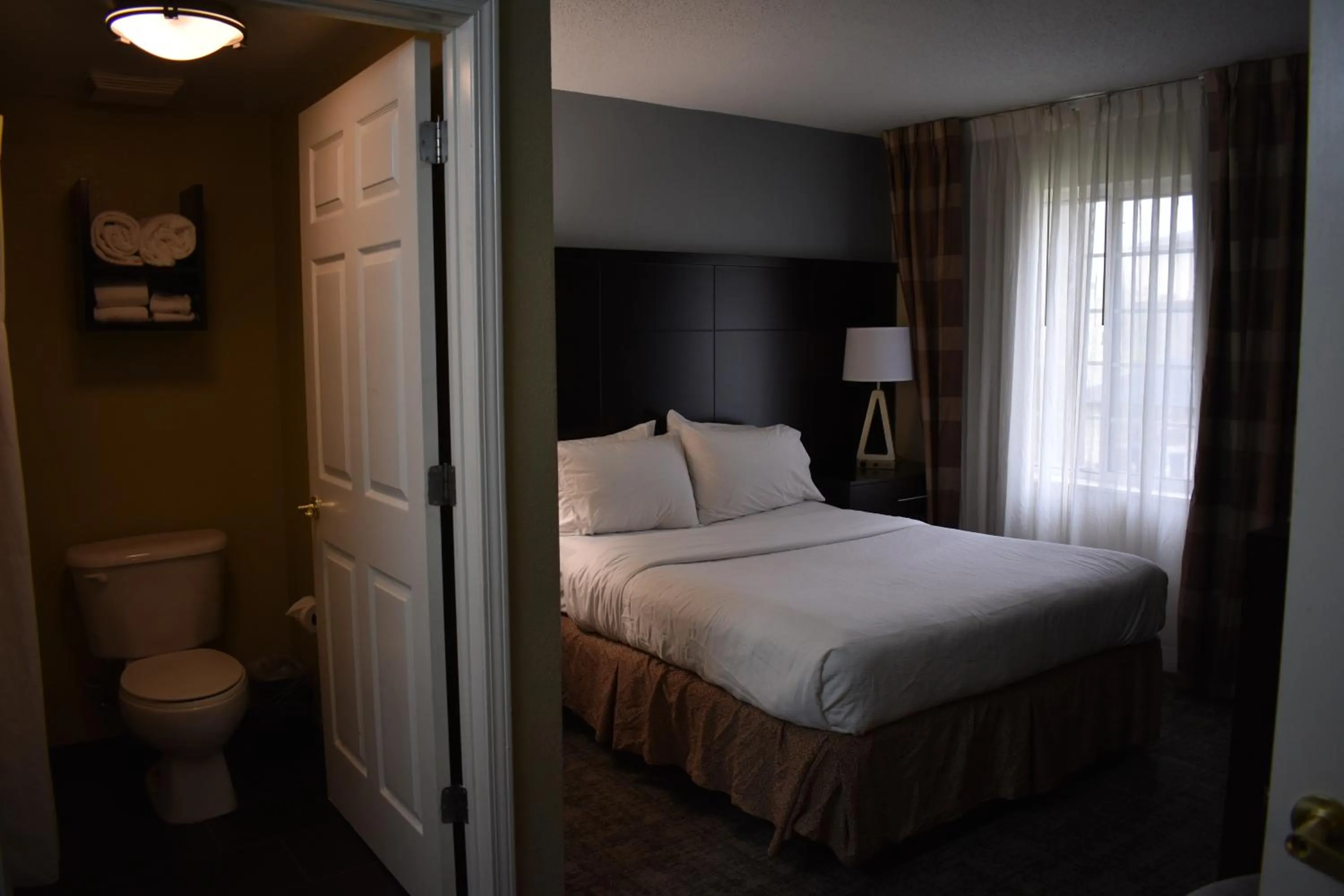 Bedroom, Bed in Staybridge Suites Cranbury - South Brunswick by IHG