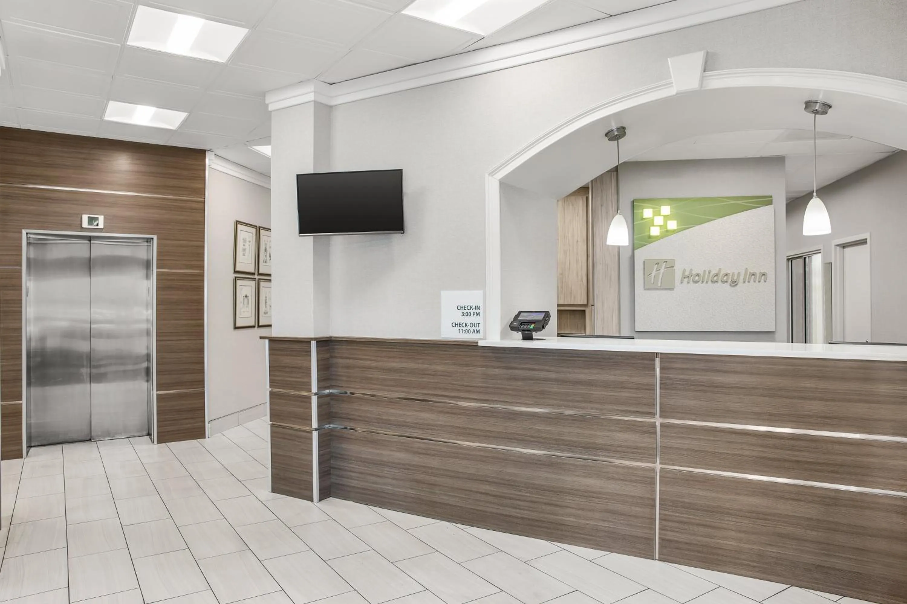 Property building in Holiday Inn Charleston-Riverview by IHG