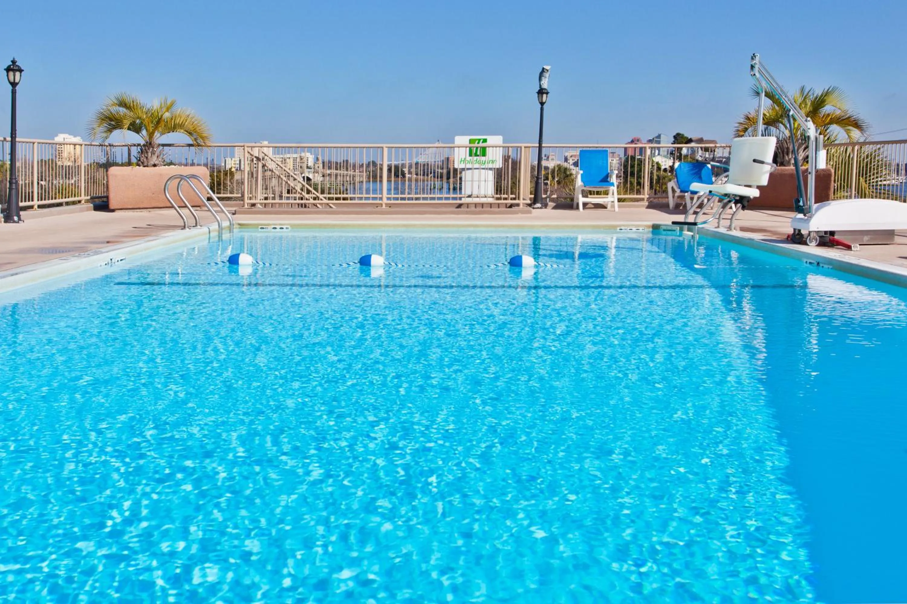 Swimming pool in Holiday Inn Charleston-Riverview by IHG