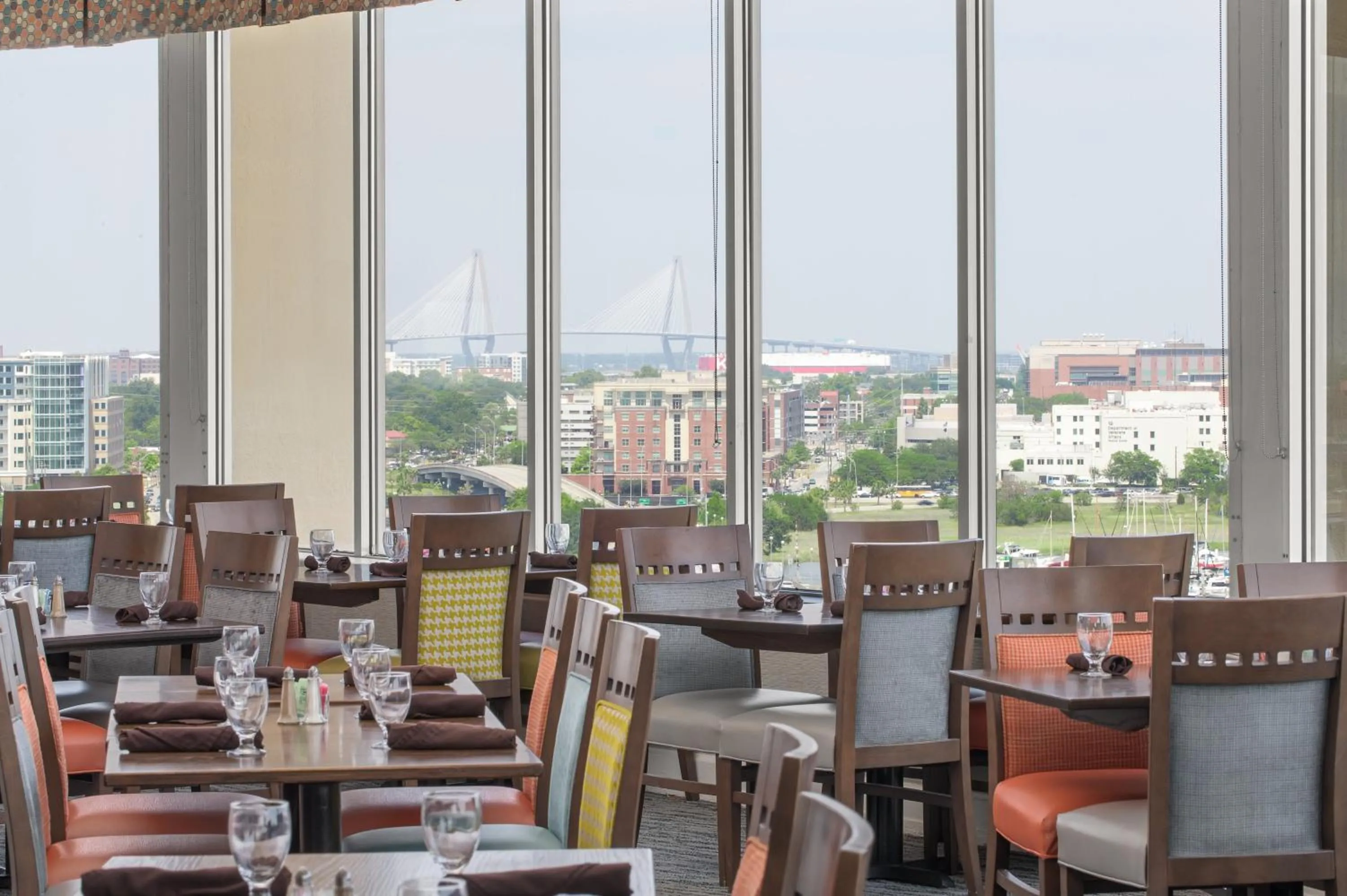 Restaurant/places to eat in Holiday Inn Charleston-Riverview by IHG