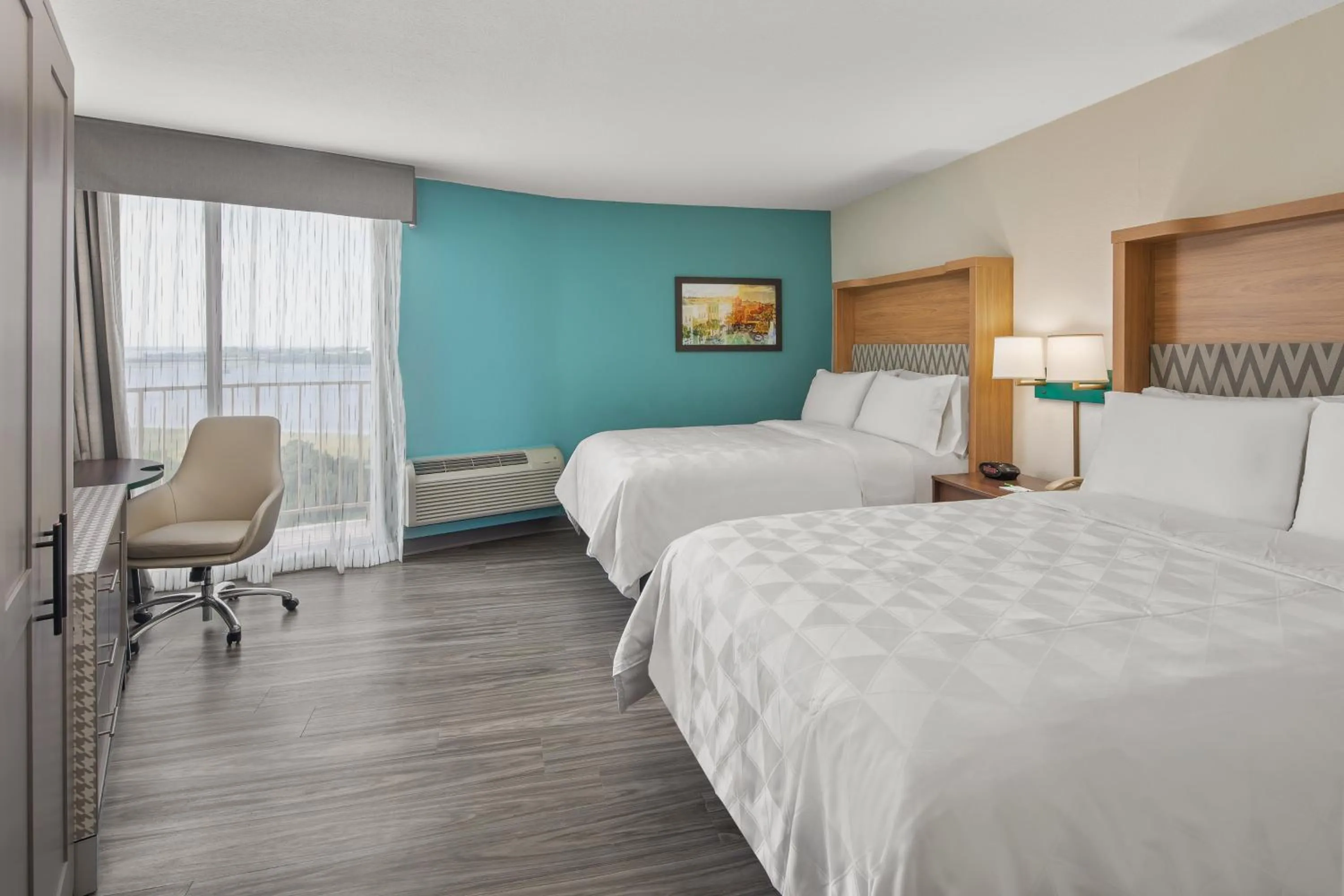 Photo of the whole room, Bed in Holiday Inn Charleston-Riverview by IHG