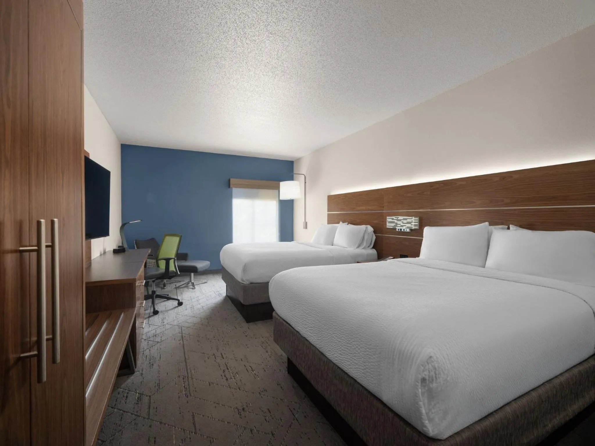 Photo of the whole room, Bed in Holiday Inn Express Charlotte West - Gastonia by IHG