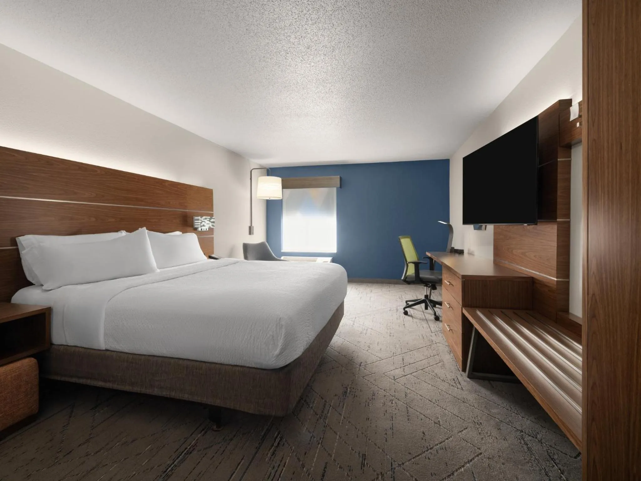 Photo of the whole room, Bed in Holiday Inn Express Charlotte West - Gastonia by IHG