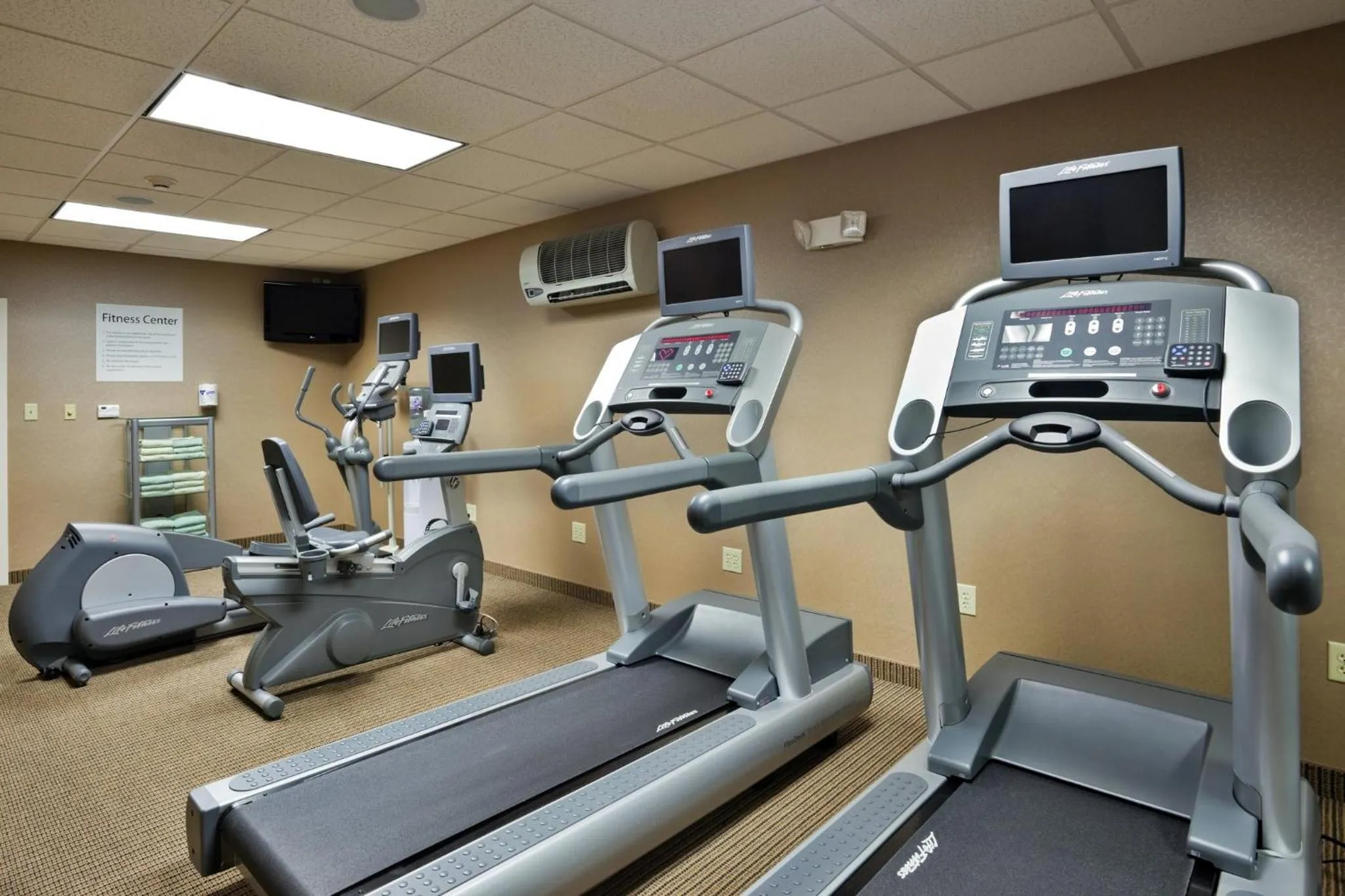 Fitness centre/facilities in Holiday Inn Express Hotel & Suites Kodak East-Sevierville by IHG