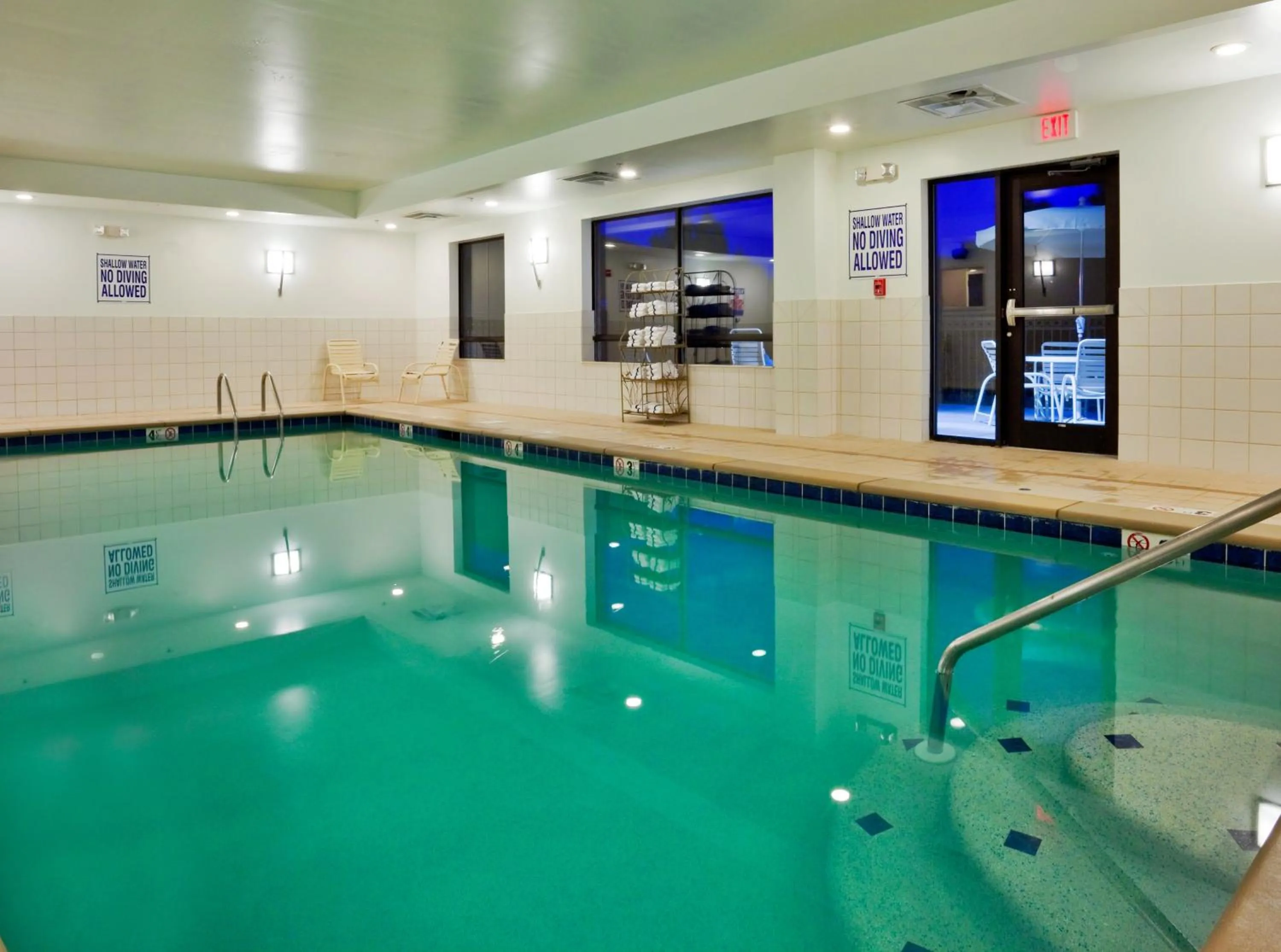 Swimming pool in Holiday Inn Express Hotel & Suites Kodak East-Sevierville by IHG