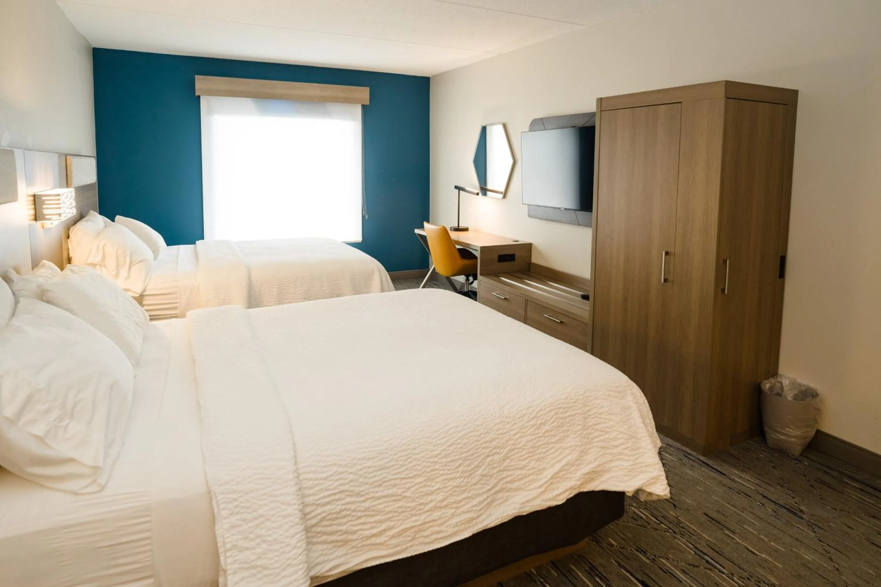 Photo of the whole room, Bed in Holiday Inn Express Hotel & Suites Kodak East-Sevierville by IHG