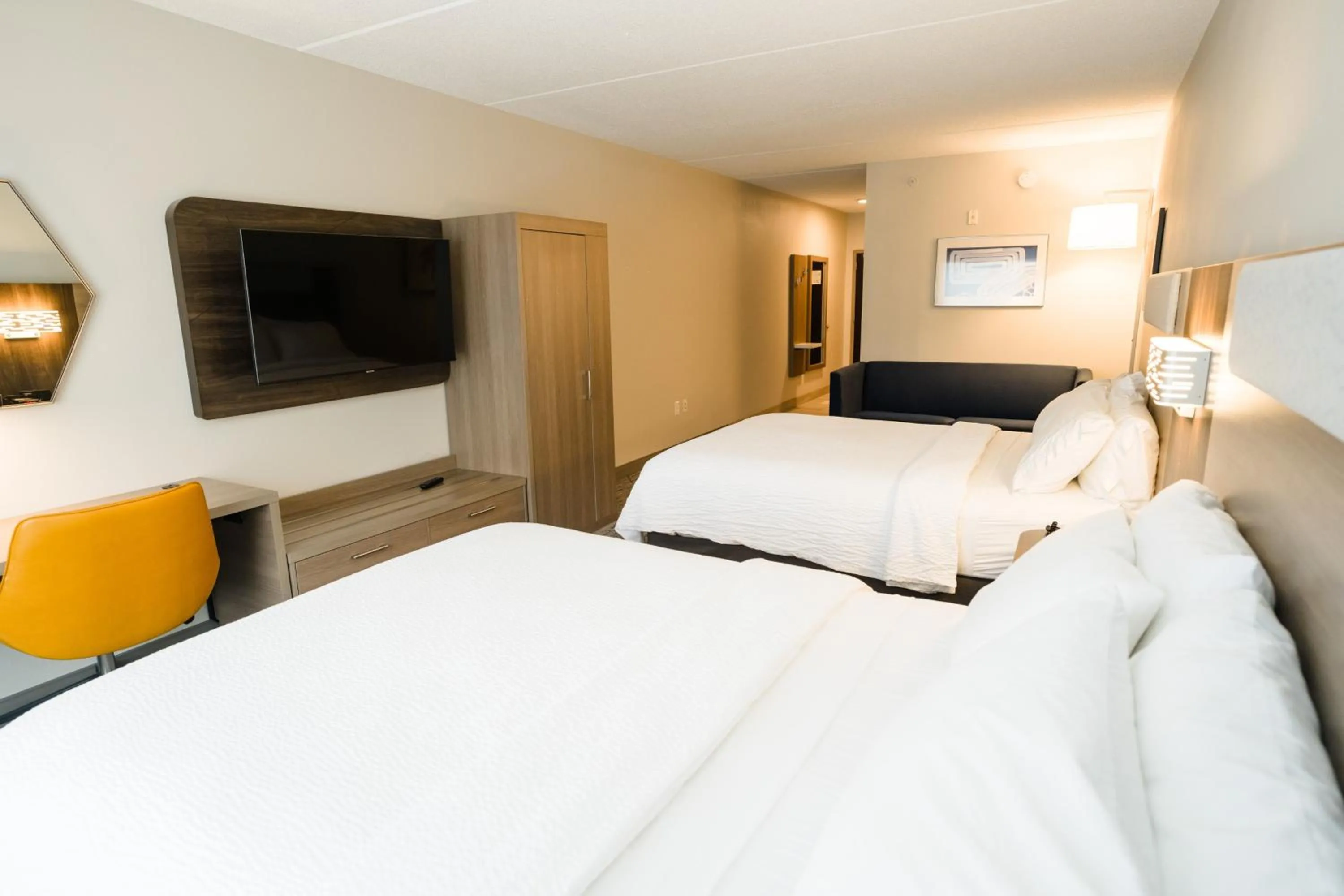 Photo of the whole room, Bed in Holiday Inn Express Hotel & Suites Kodak East-Sevierville by IHG