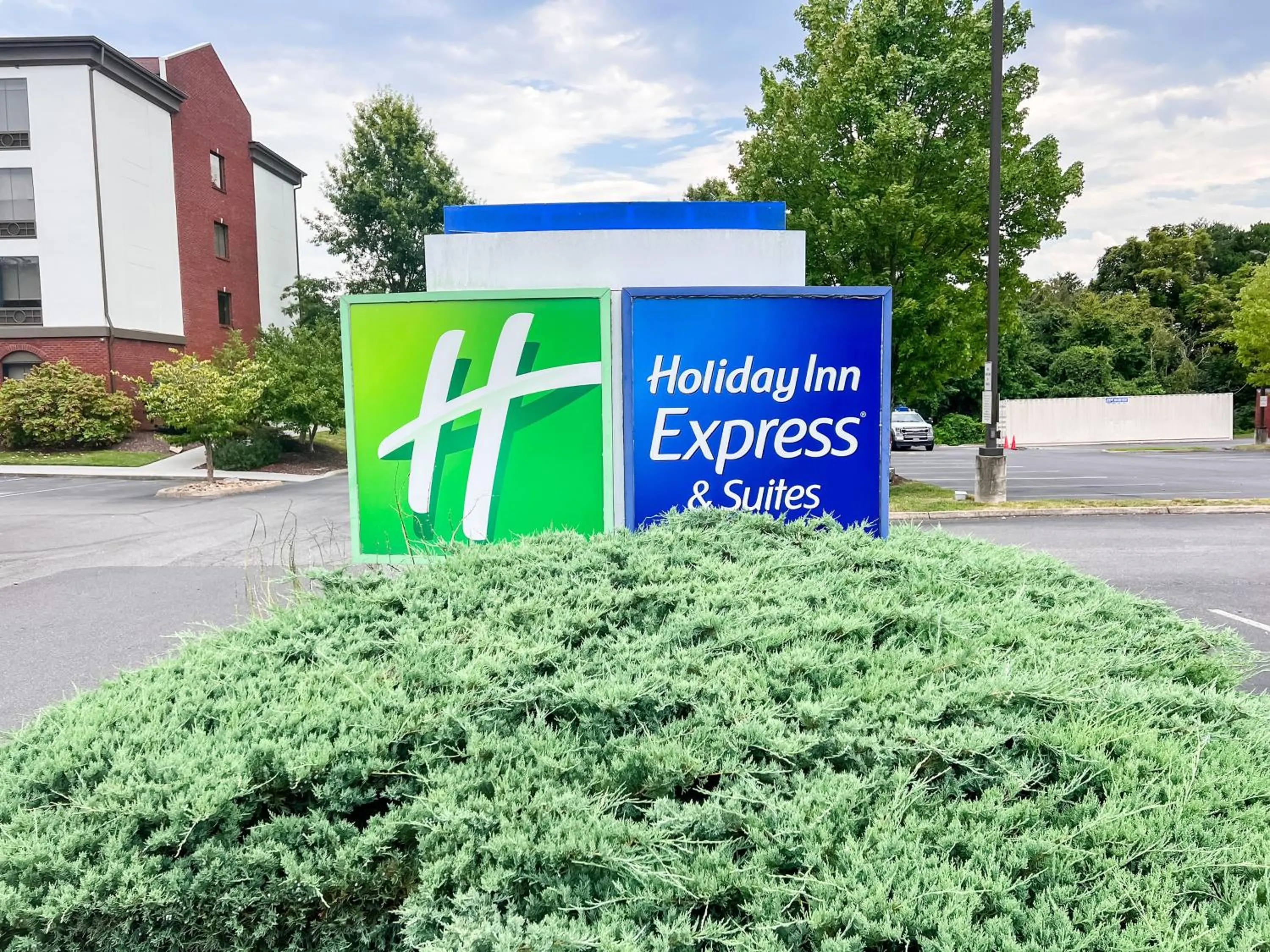 Property building in Holiday Inn Express Hotel & Suites Kodak East-Sevierville by IHG