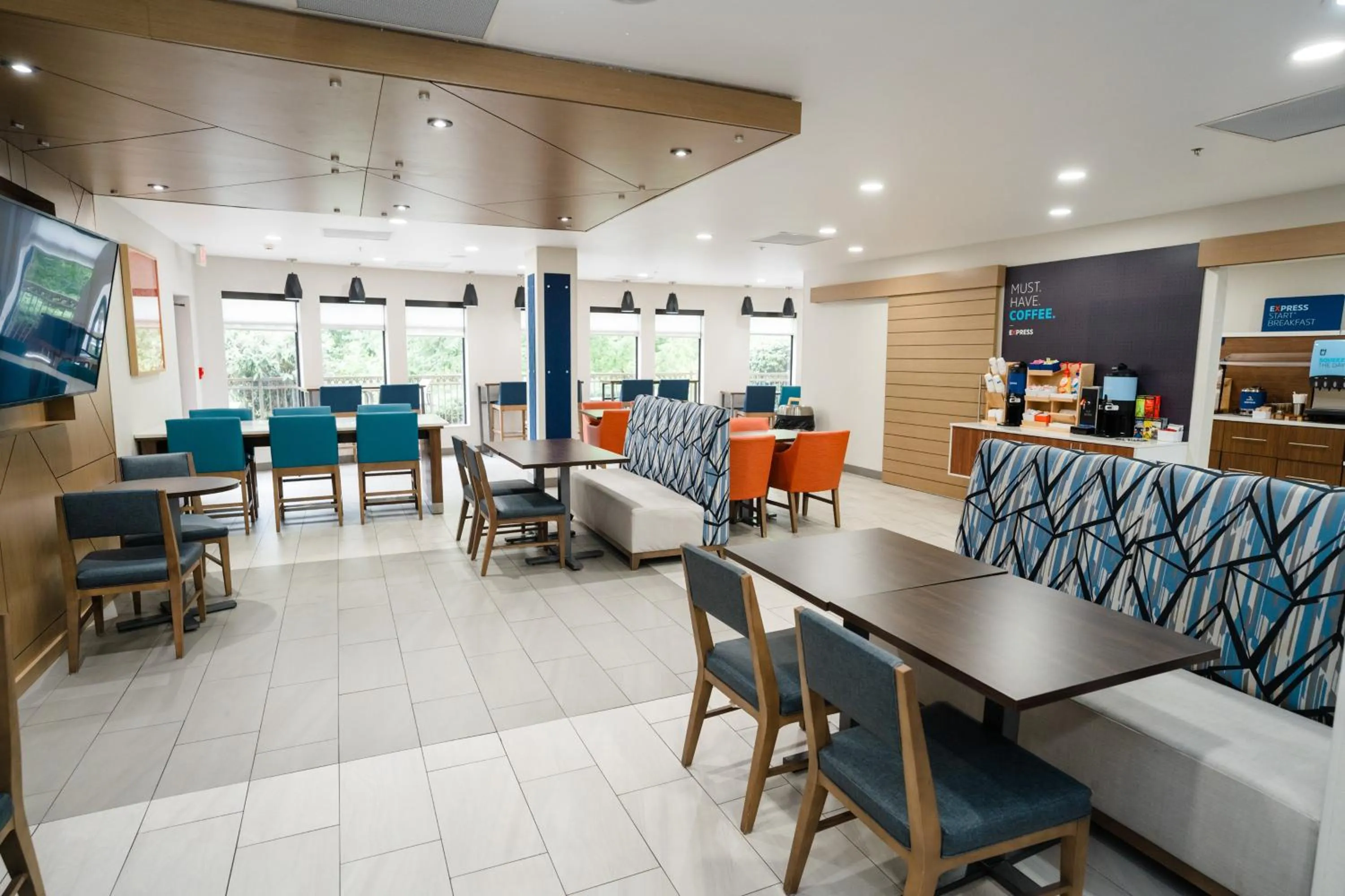 Property building in Holiday Inn Express Hotel & Suites Kodak East-Sevierville by IHG