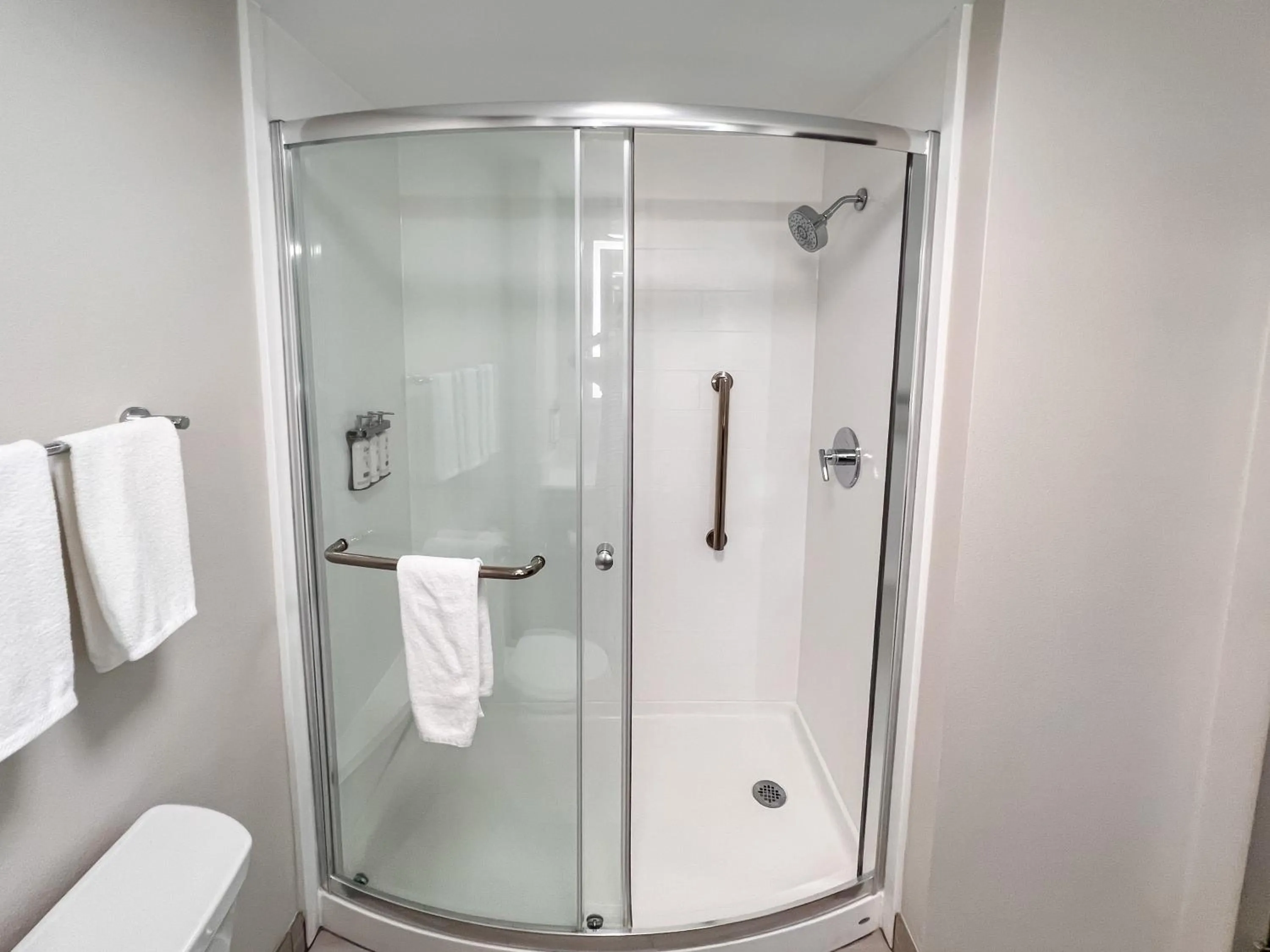 Photo of the whole room in Holiday Inn Express Hotel & Suites Kodak East-Sevierville by IHG