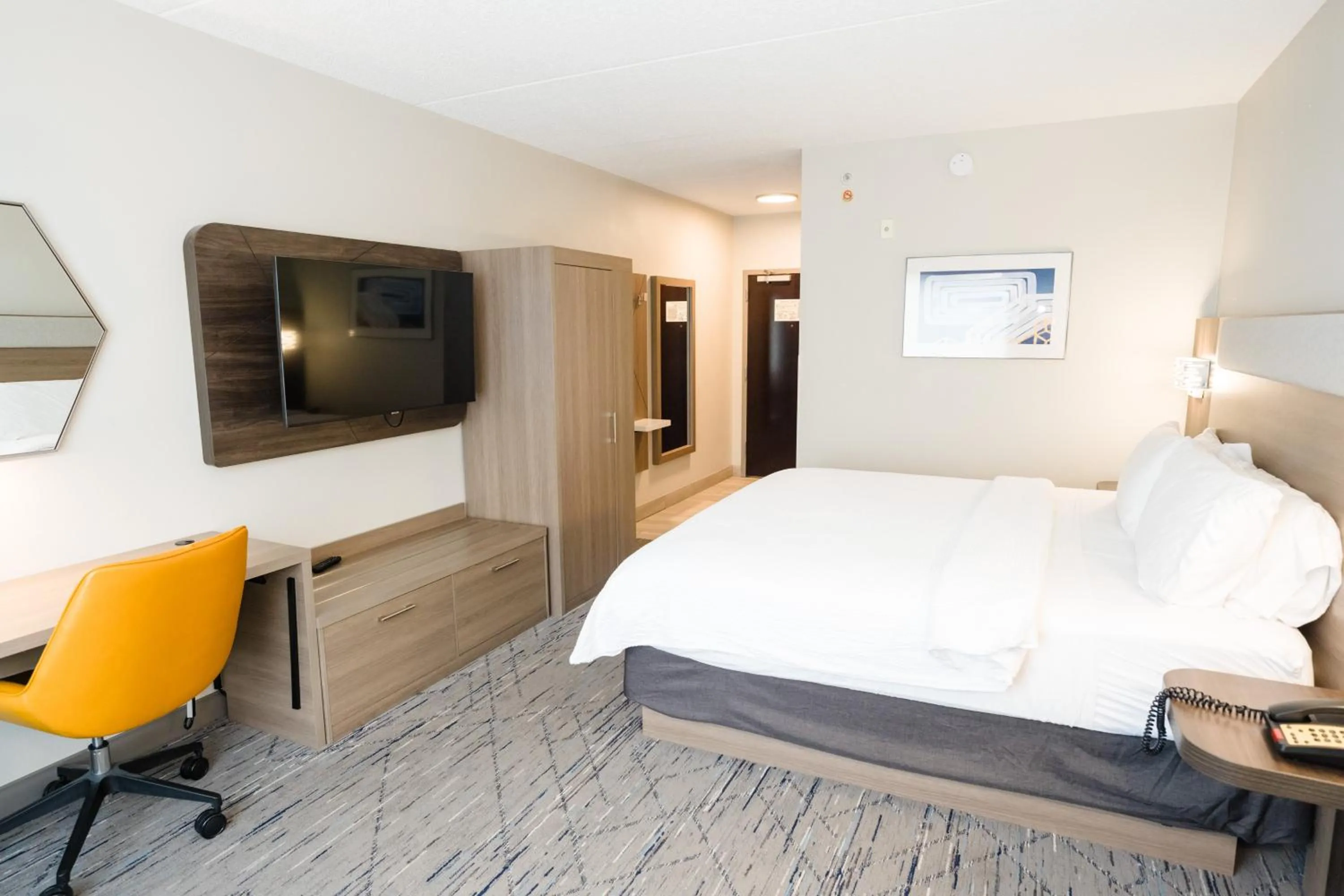 Photo of the whole room, Bed in Holiday Inn Express Hotel & Suites Kodak East-Sevierville by IHG