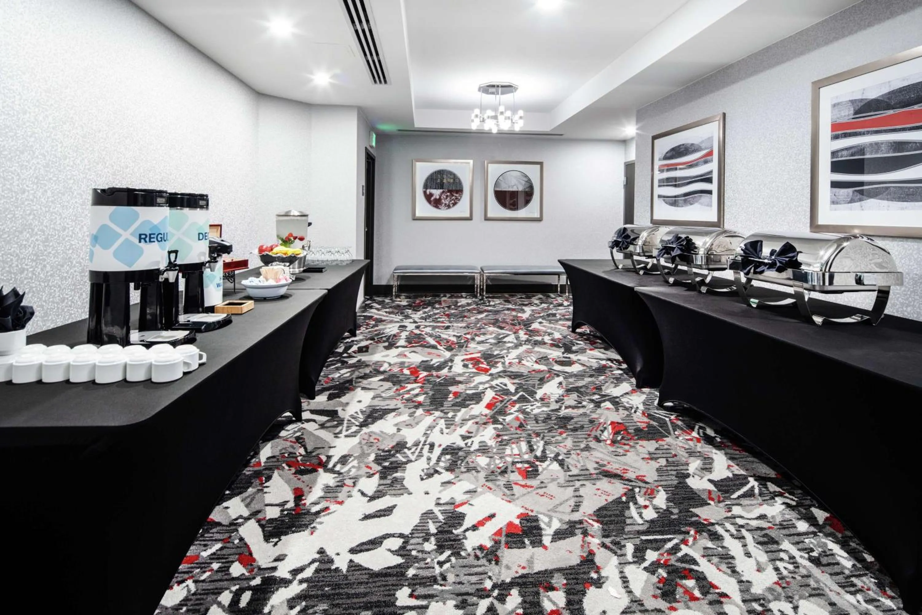 Dining area in Hilton Garden Inn Irvine Spectrum Lake Forest