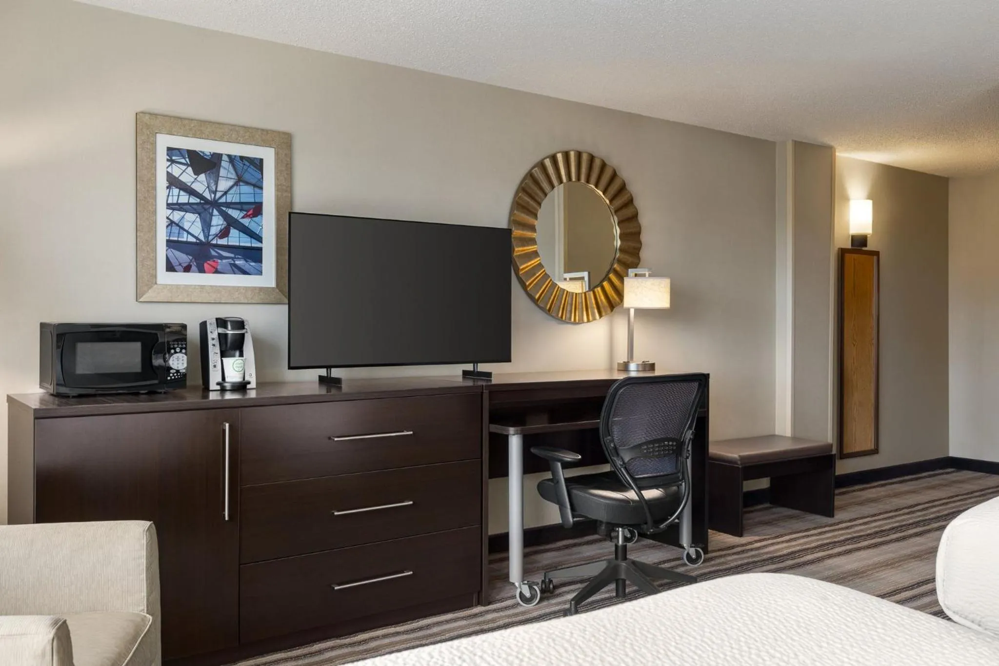 Photo of the whole room, Bed in Holiday Inn Gaithersburg by IHG