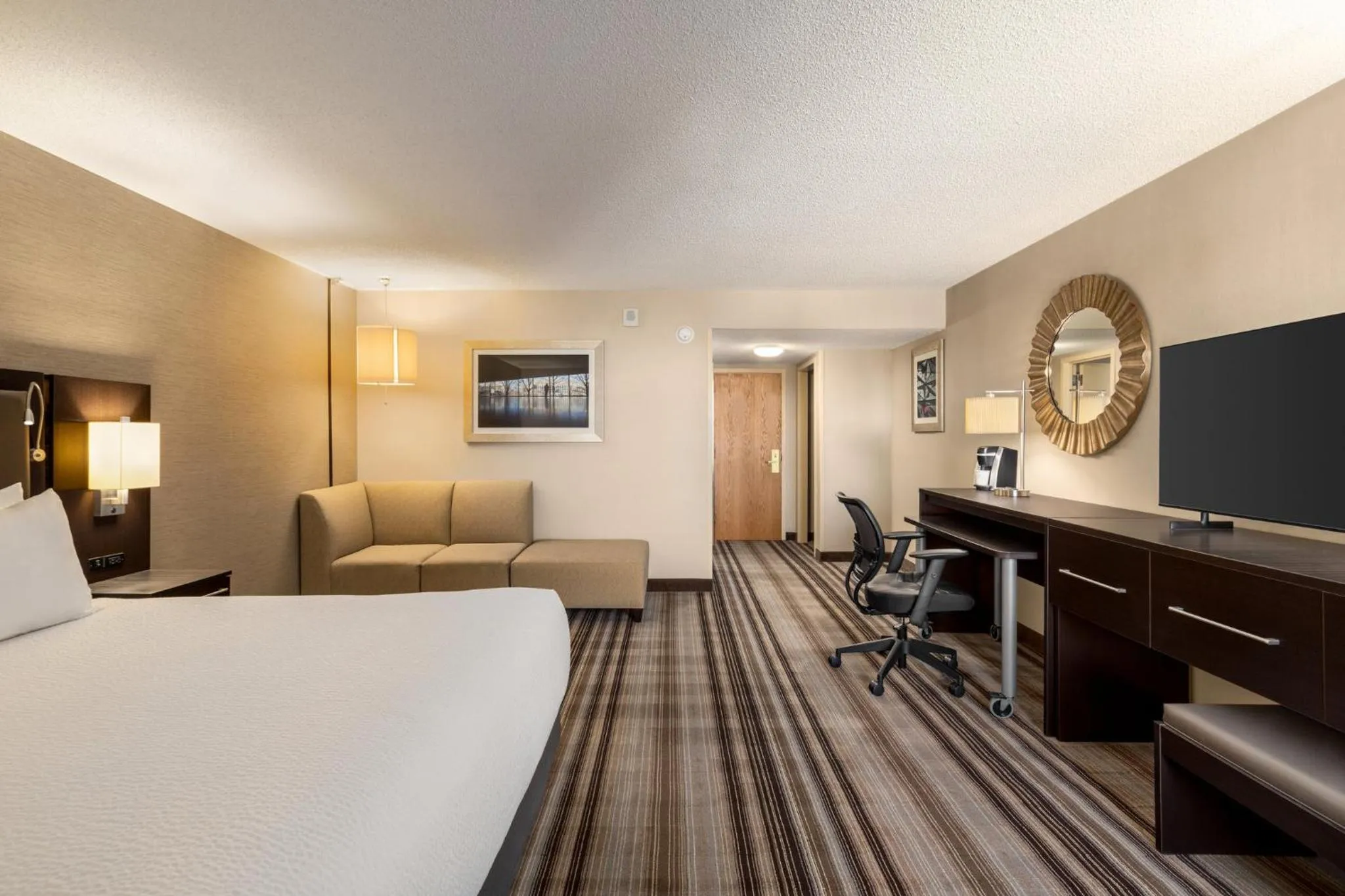 Photo of the whole room, Bed in Holiday Inn Gaithersburg by IHG
