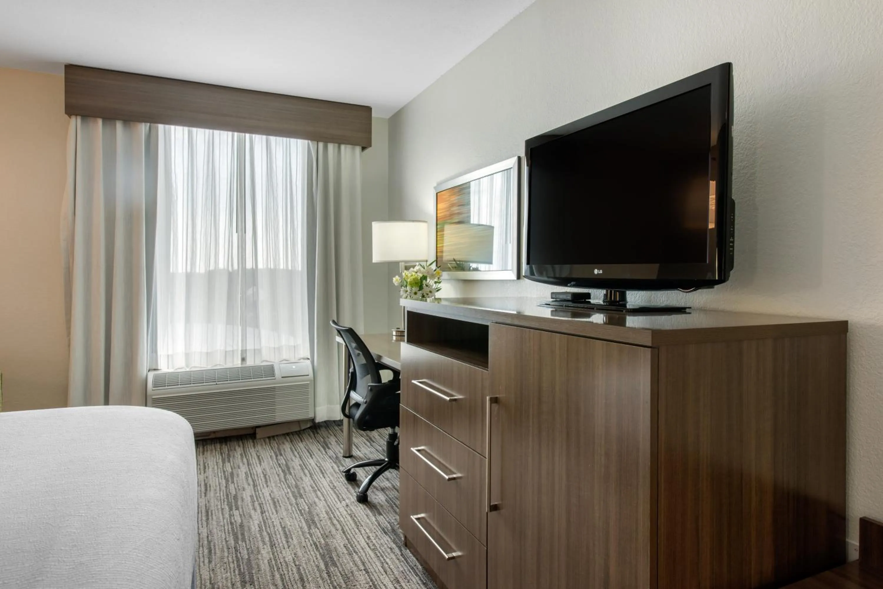 TV and multimedia, Bed in Holiday Inn Melbourne-Viera Conference Ctr by IHG
