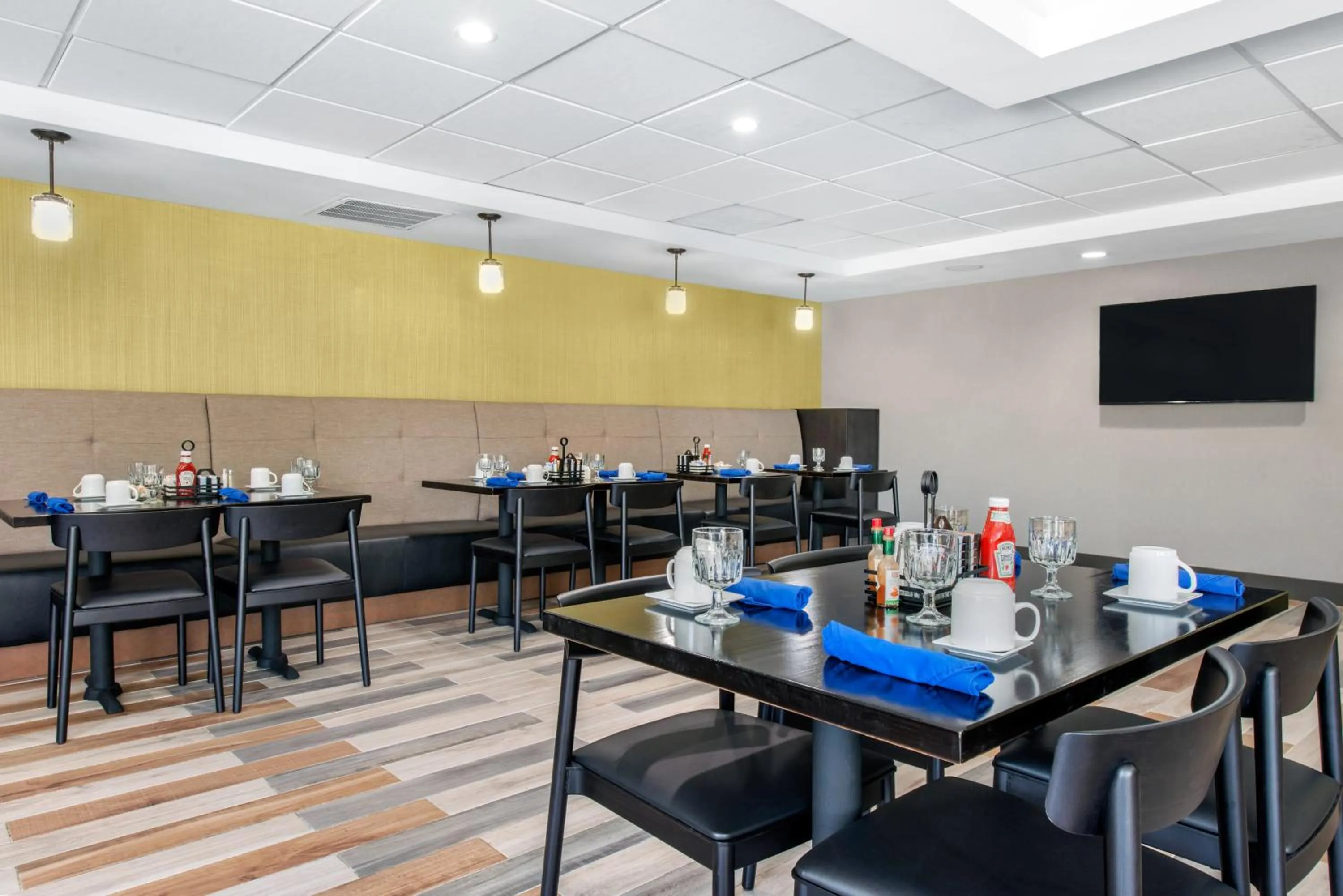 Restaurant/places to eat in Holiday Inn Melbourne-Viera Conference Ctr by IHG