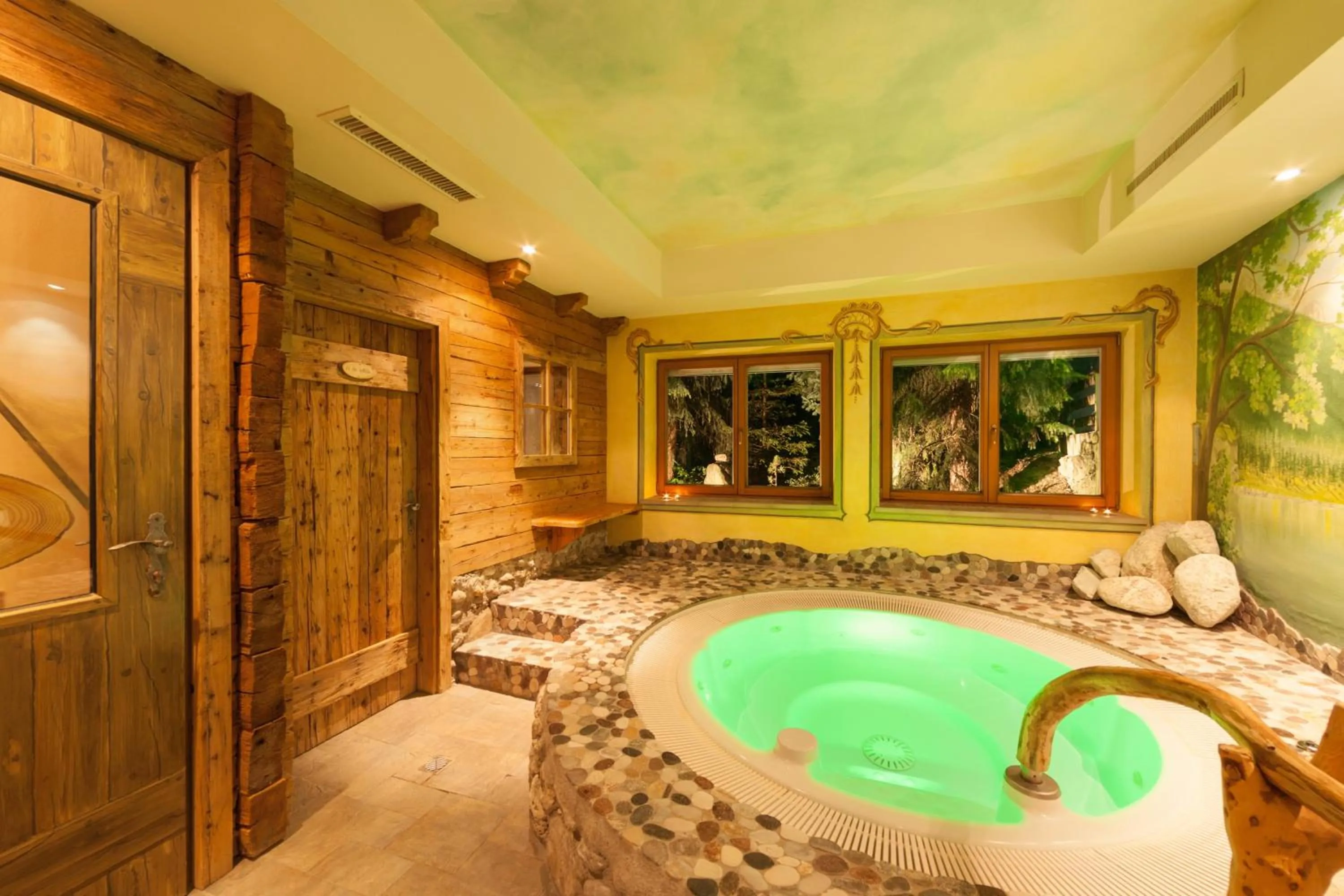 Night in Hotel Pinzger Tux