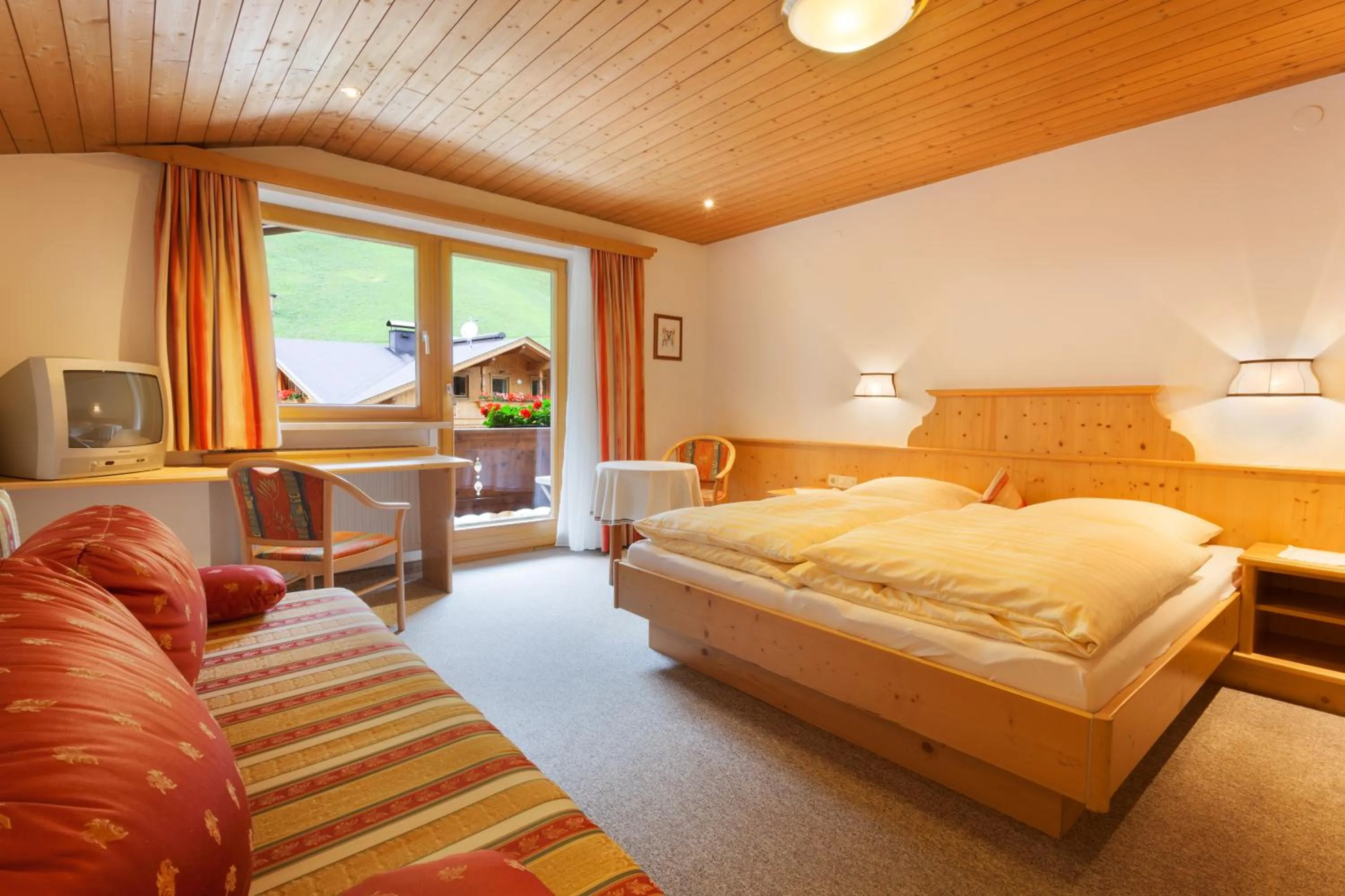 Bed in Hotel Pinzger Tux