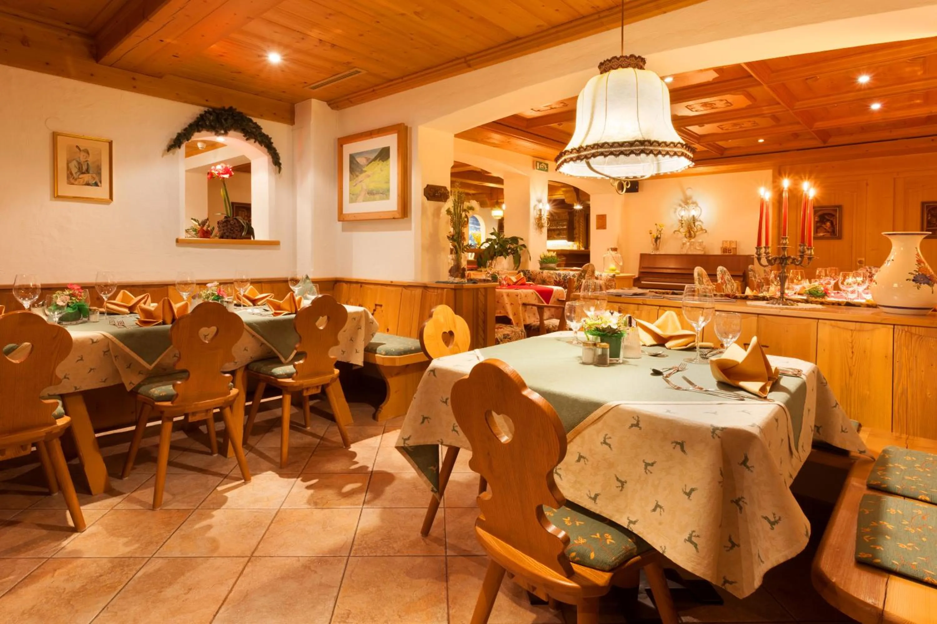 Restaurant/places to eat in Hotel Pinzger Tux