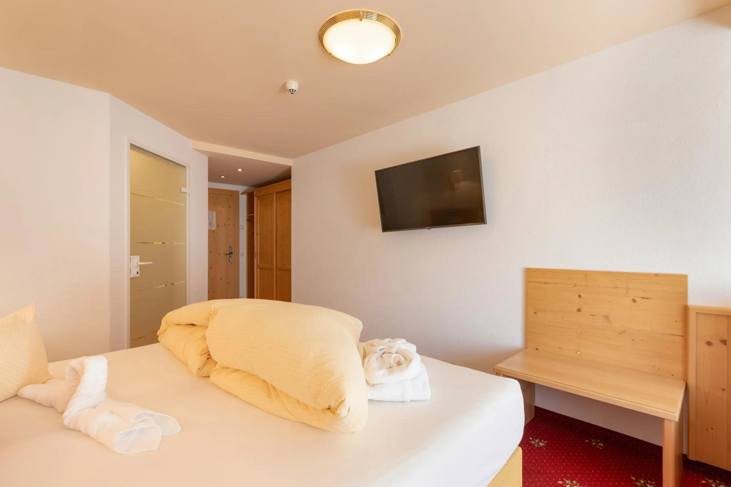 Bed in Hotel Pinzger Tux