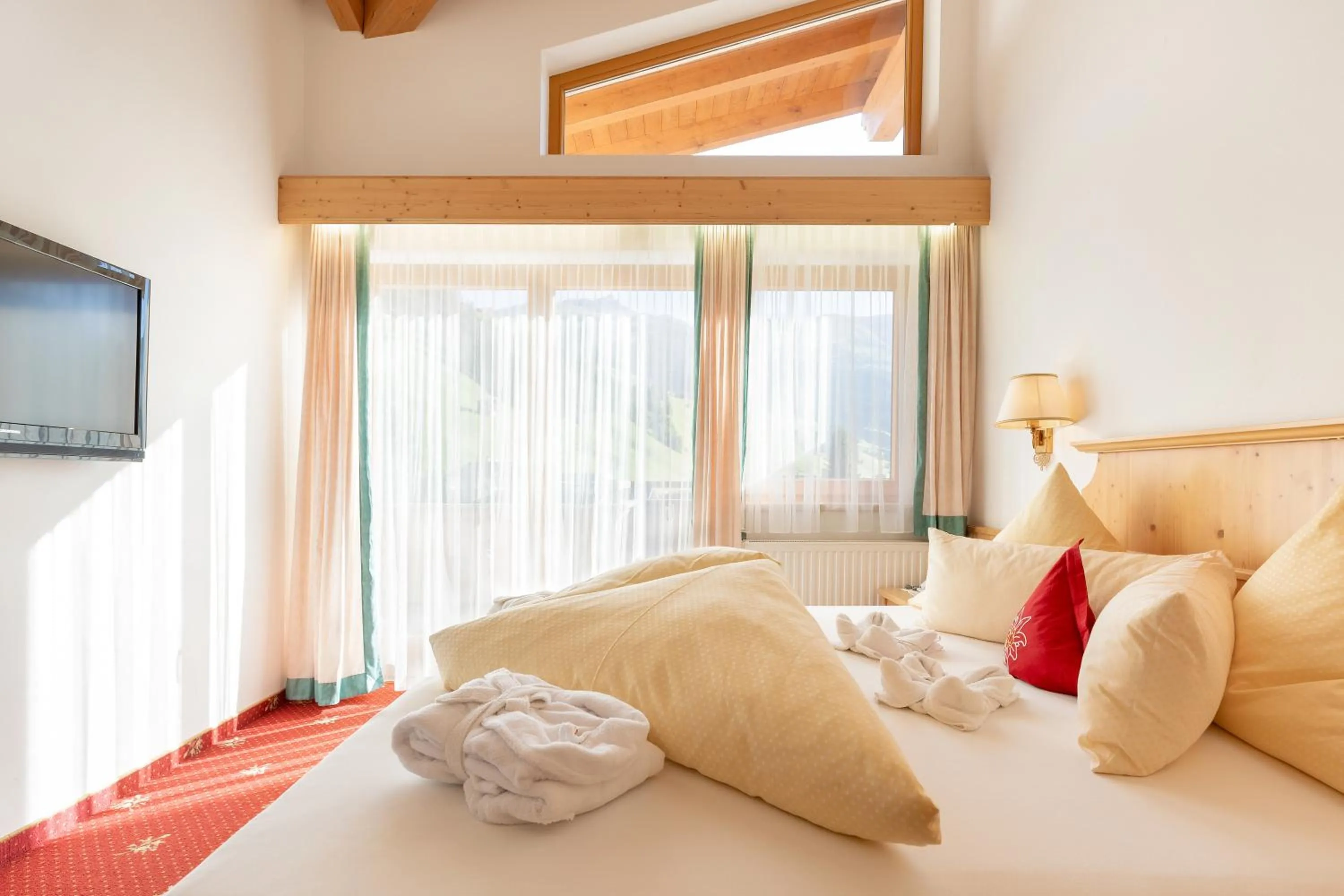 Bed in Hotel Pinzger Tux