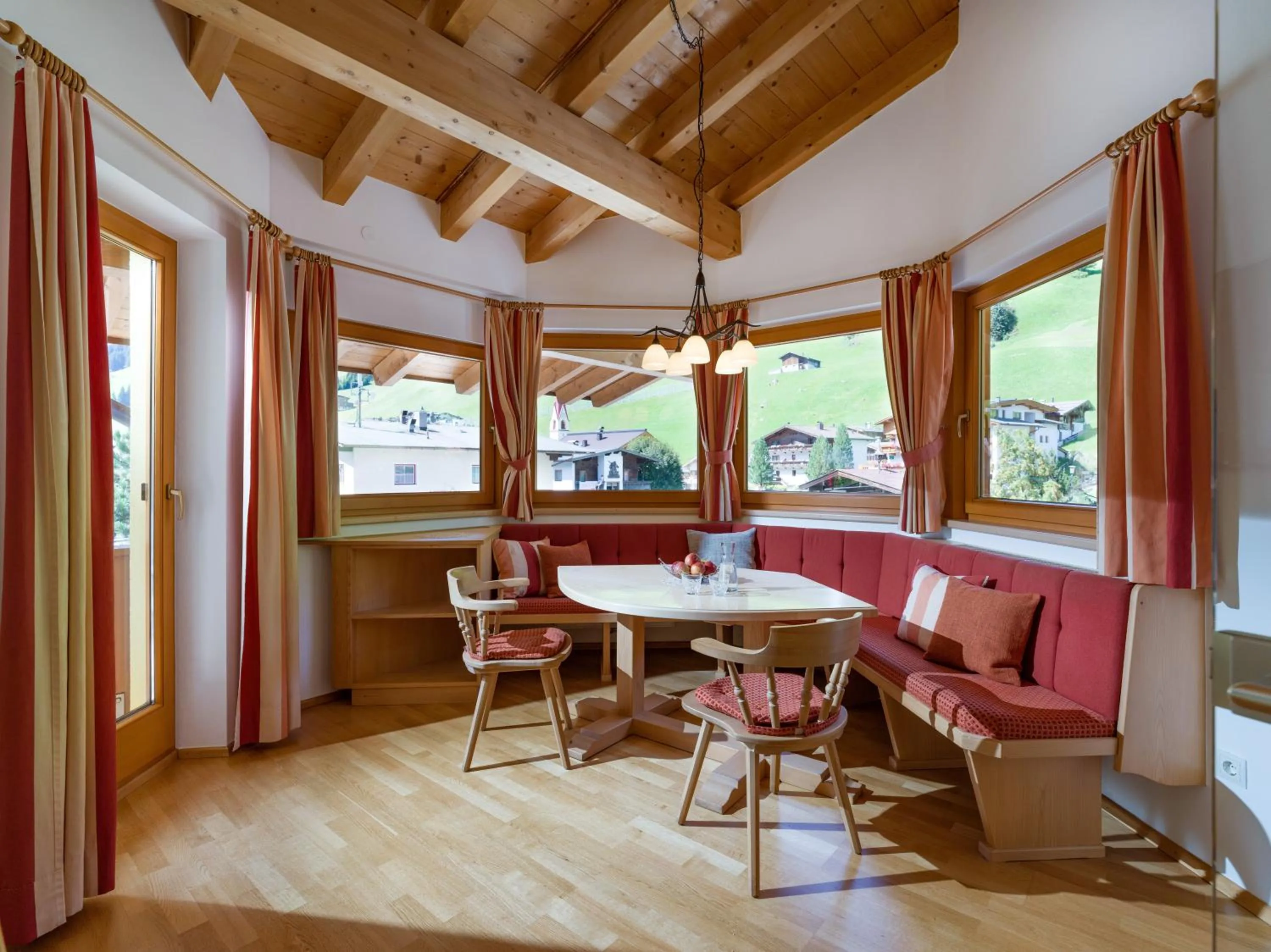 Living room in Hotel Pinzger Tux